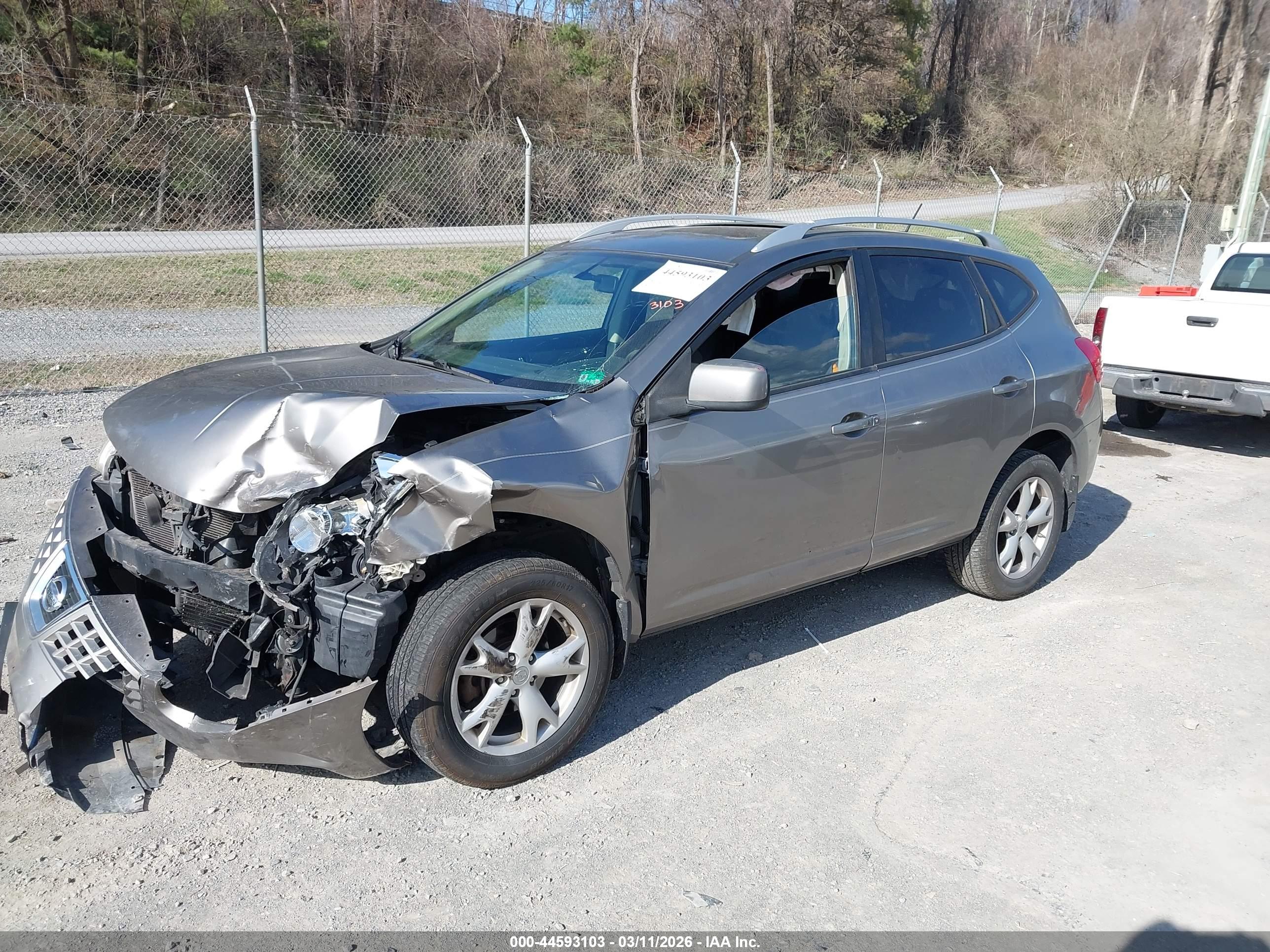 NISSAN ROGUE image 2