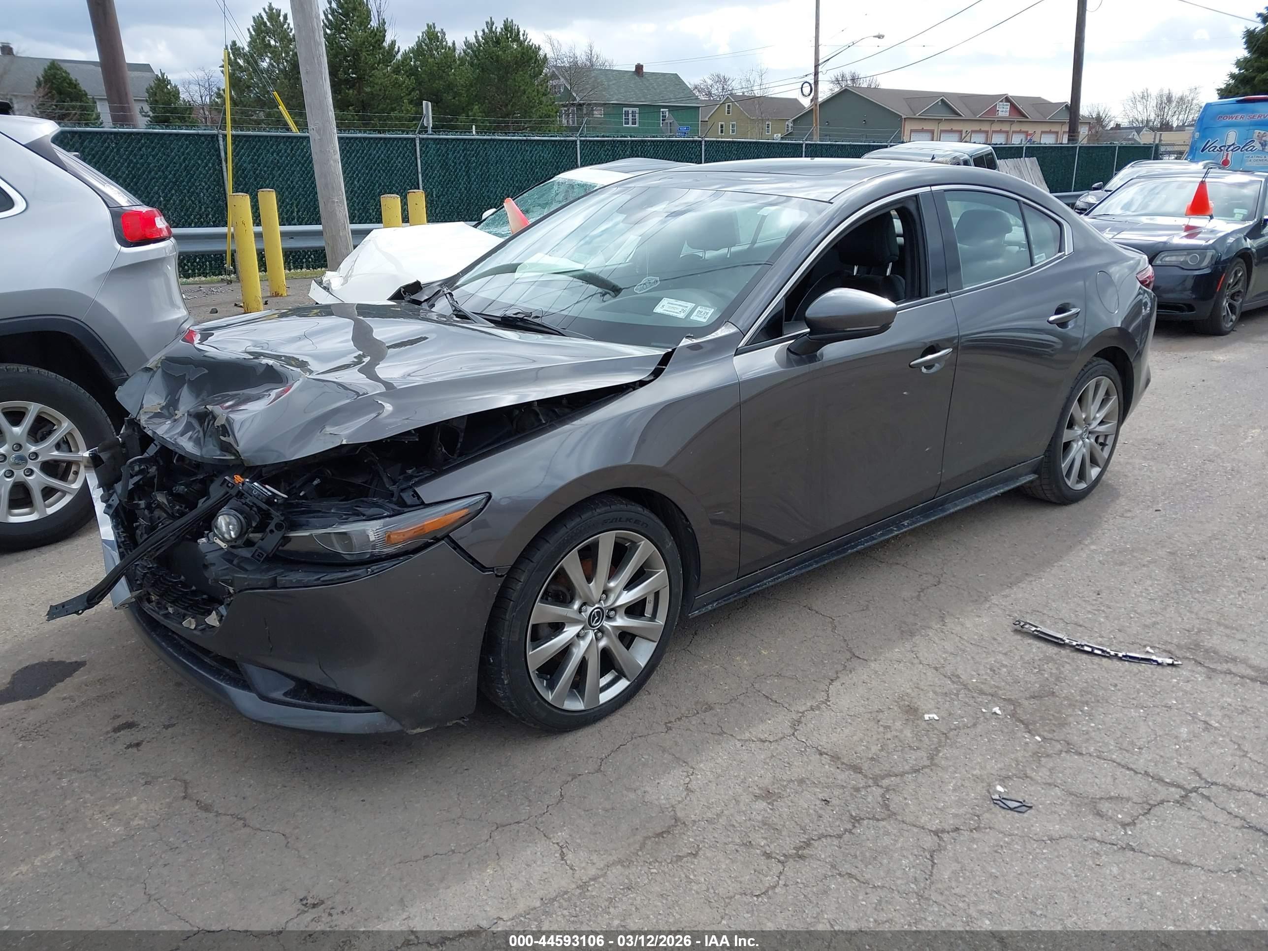 MAZDA MAZDA3 image 2