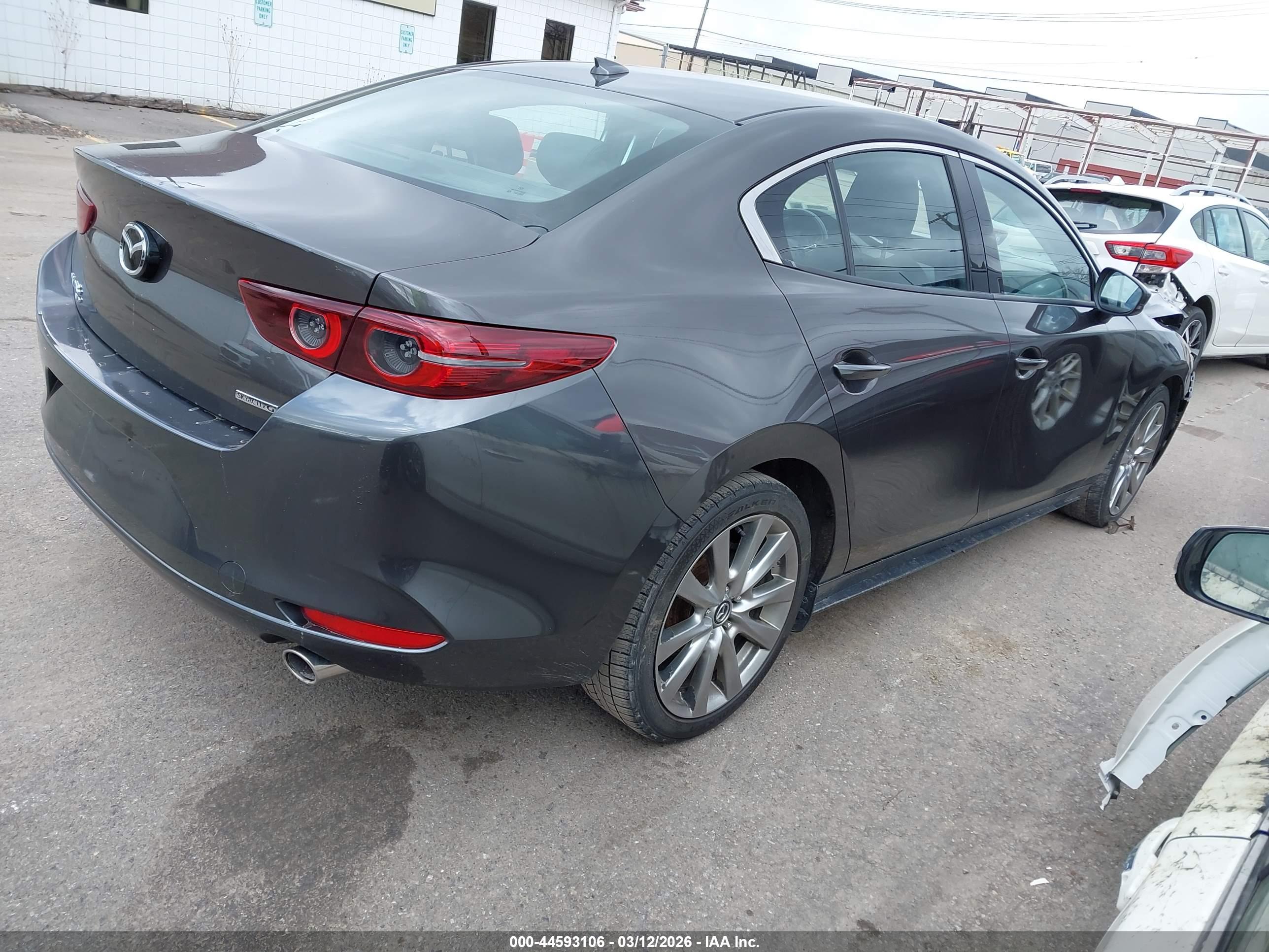 MAZDA MAZDA3 image 4