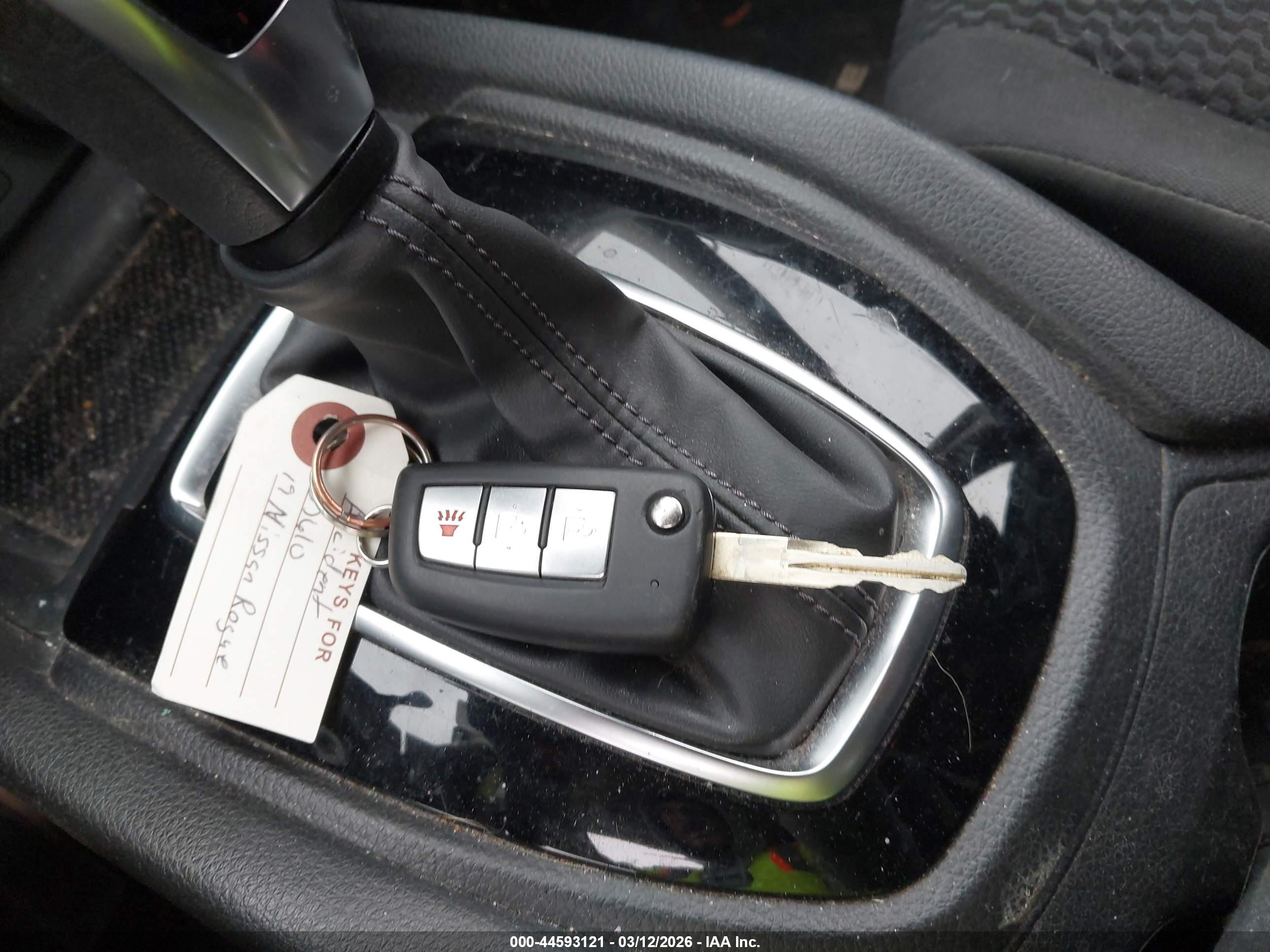 NISSAN ROGUE image 11