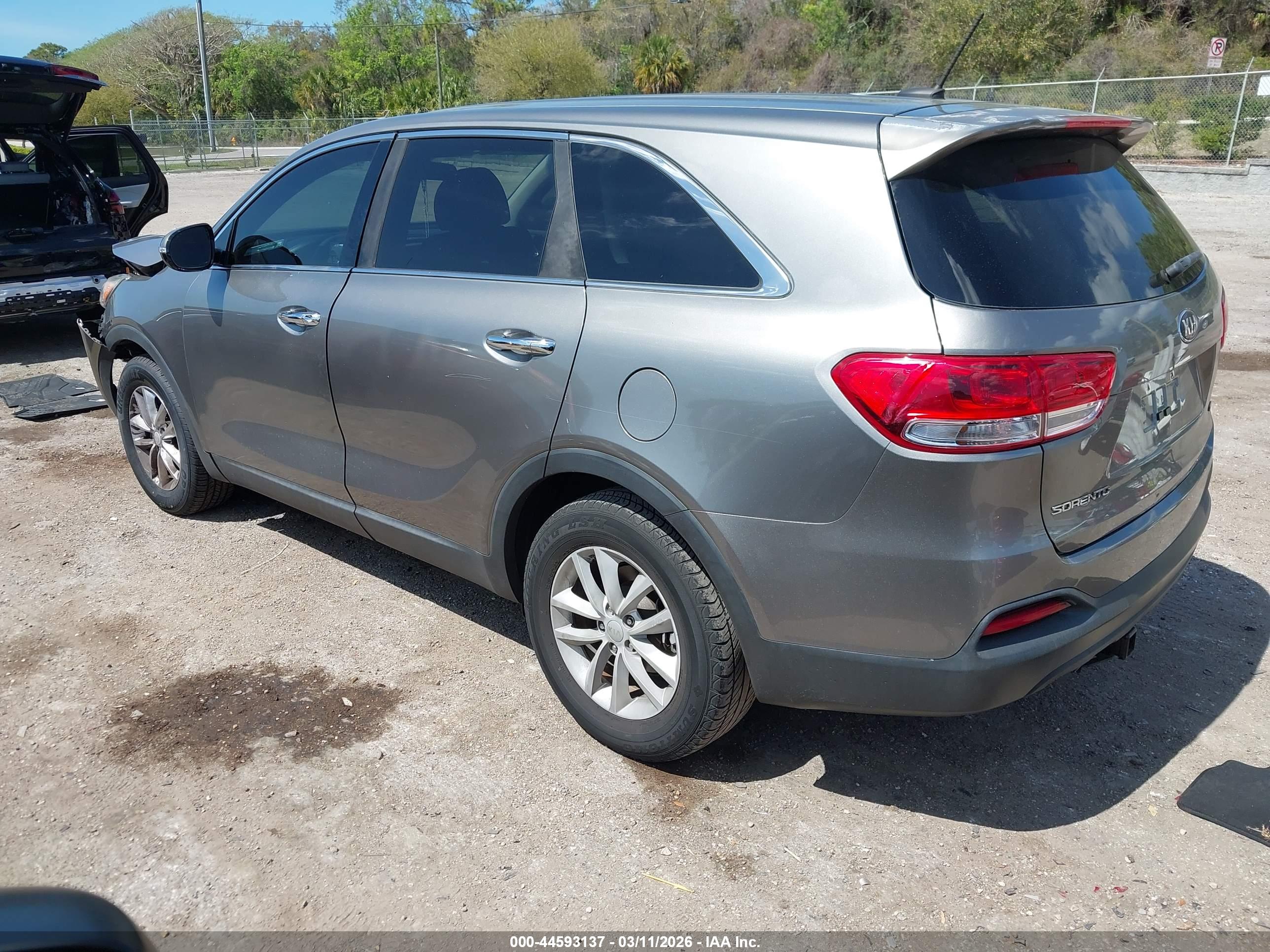 KIA SORENTO image 3