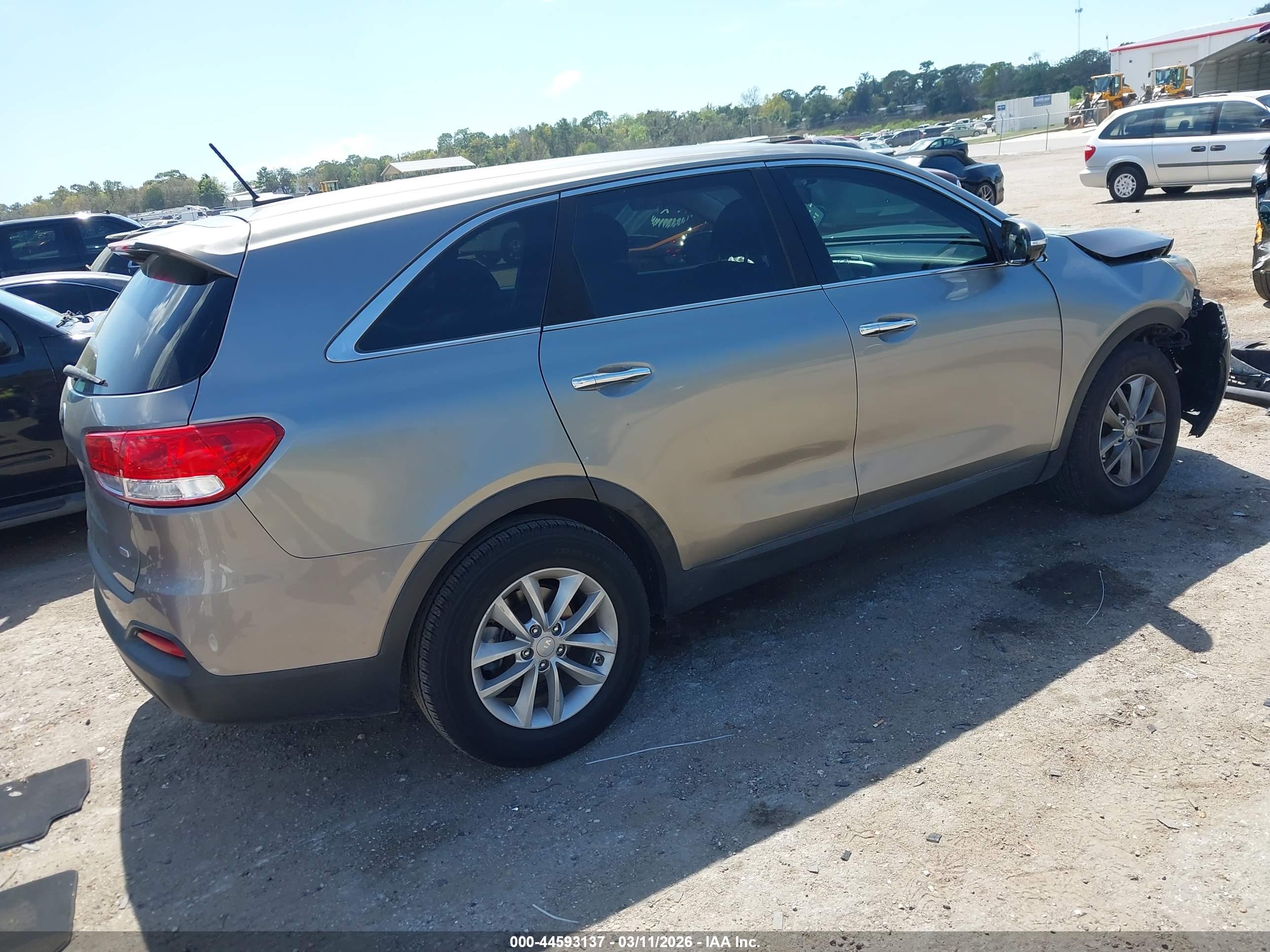 KIA SORENTO image 4