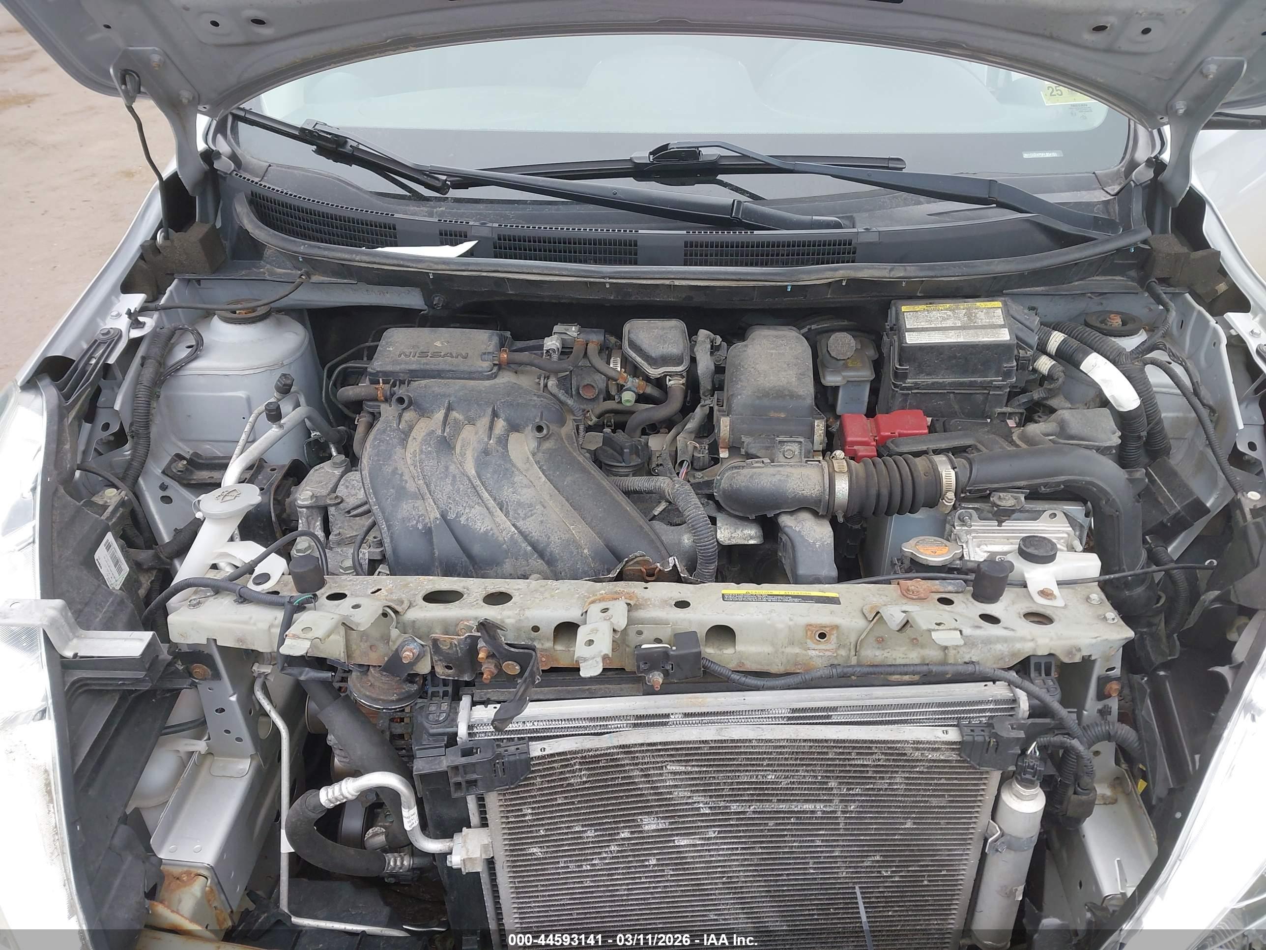 NISSAN VERSA image 10