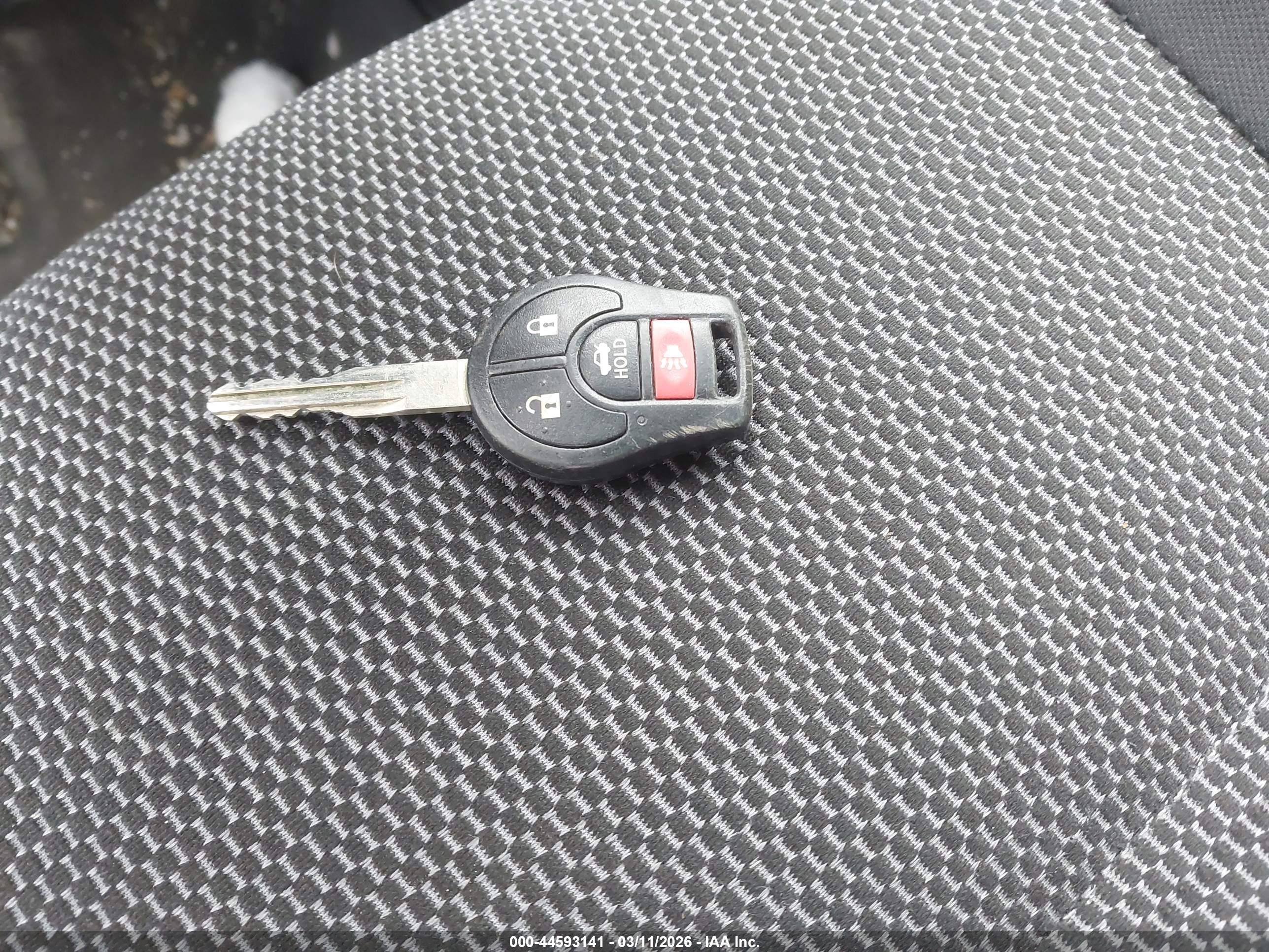 NISSAN VERSA image 11