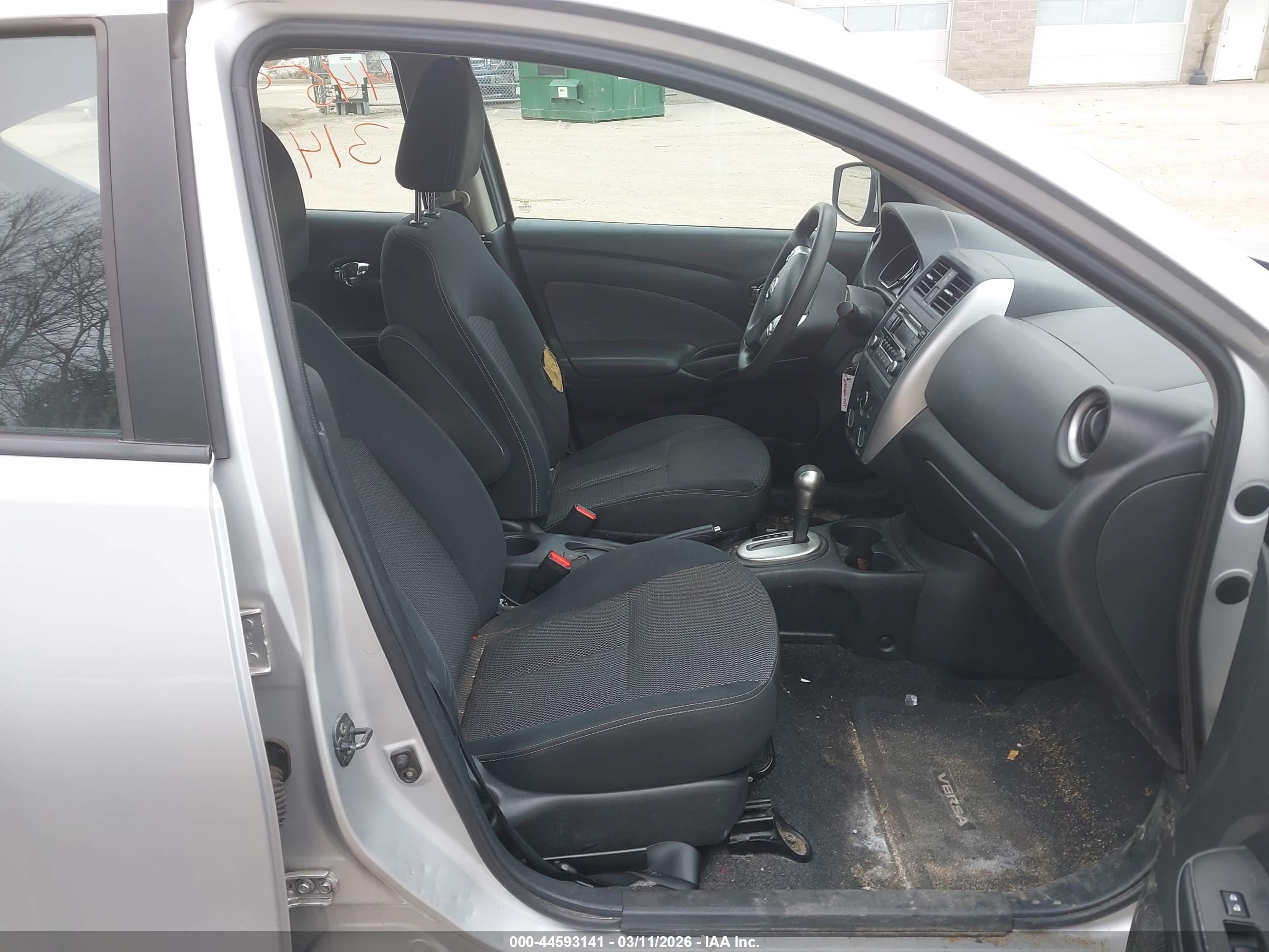 NISSAN VERSA image 5