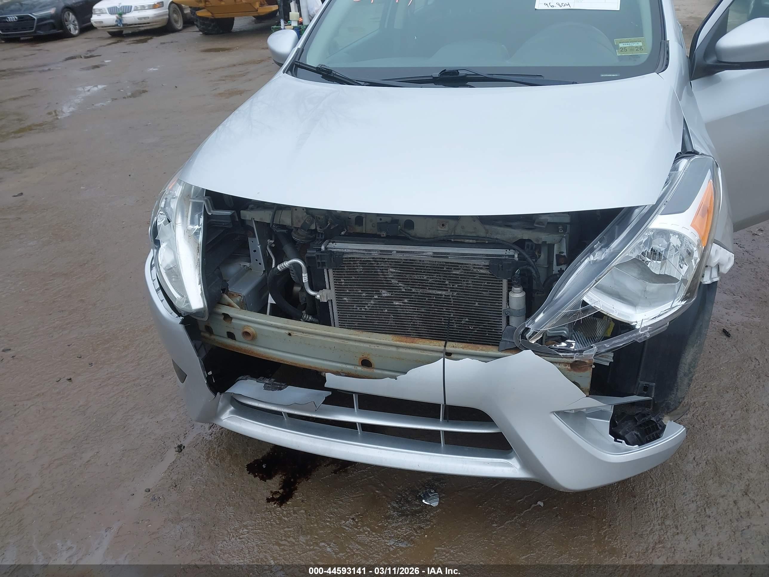 NISSAN VERSA image 6
