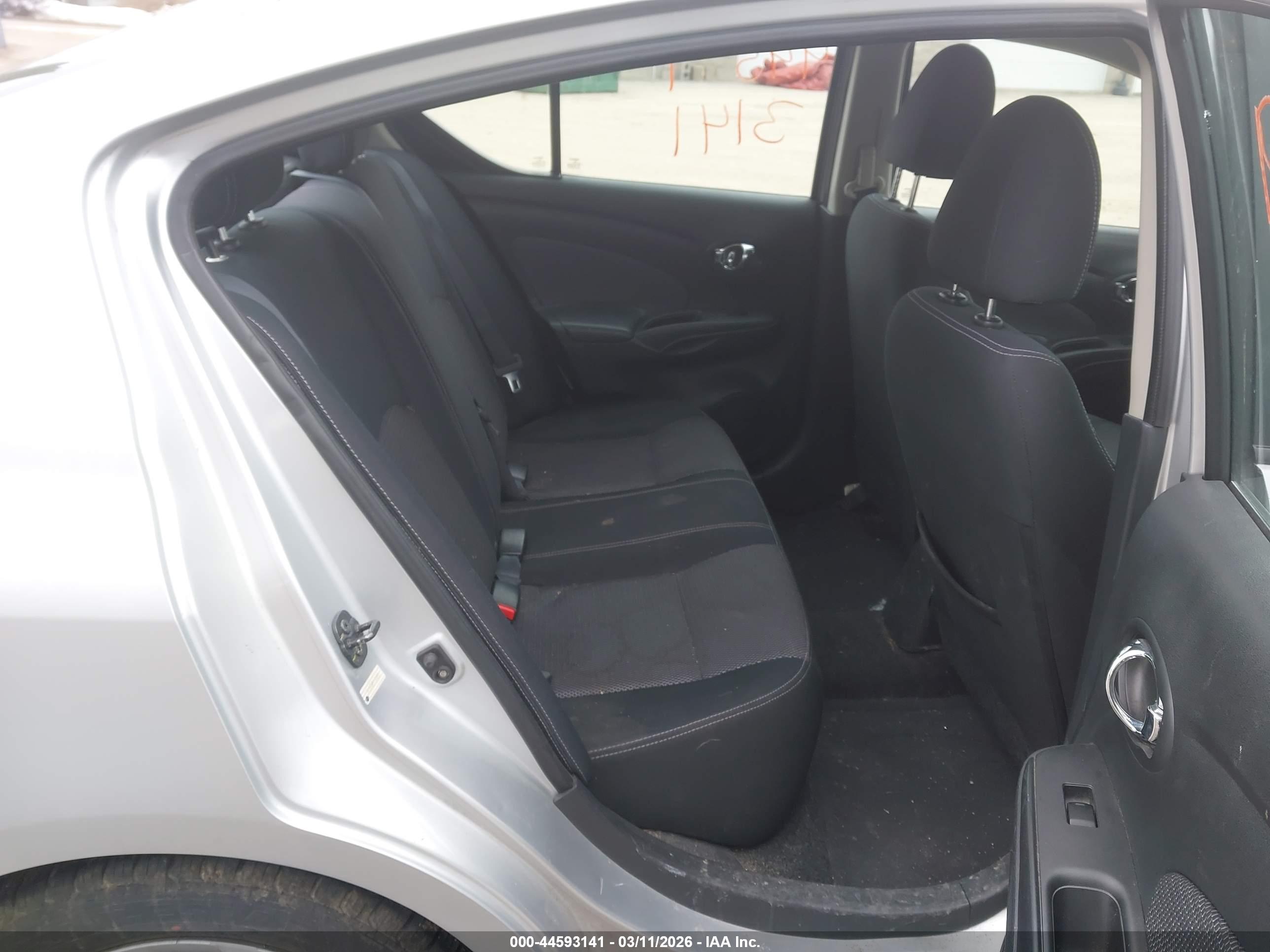 NISSAN VERSA image 8