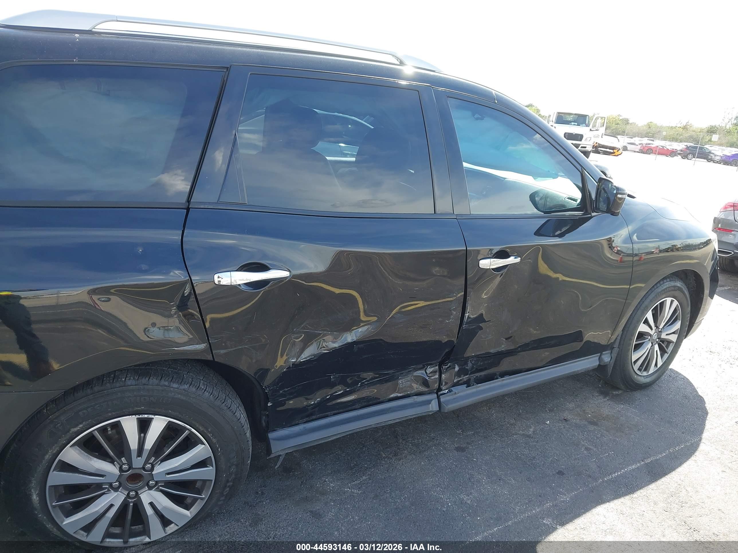 NISSAN PATHFINDER image 6