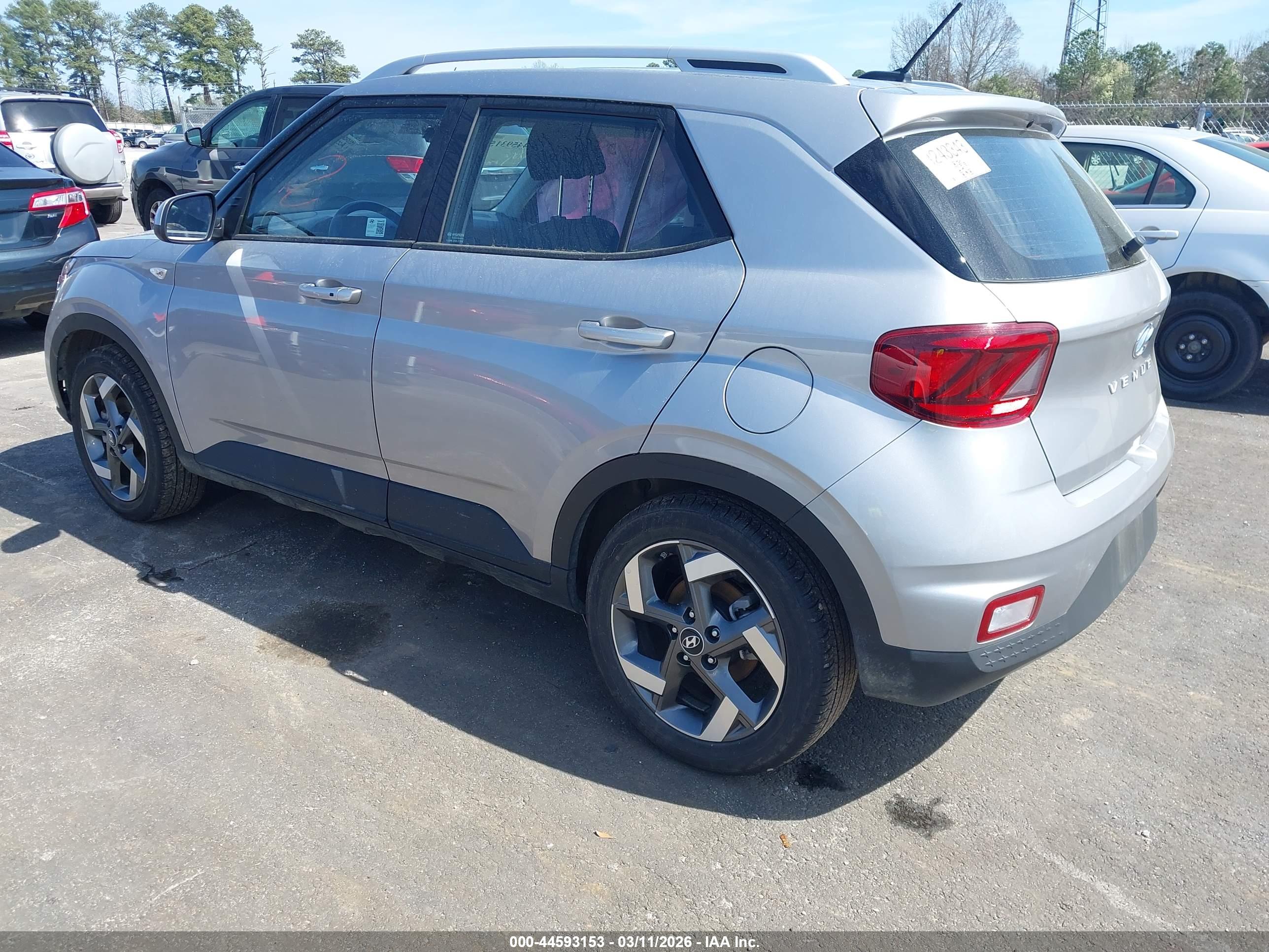 HYUNDAI VENUE image 3