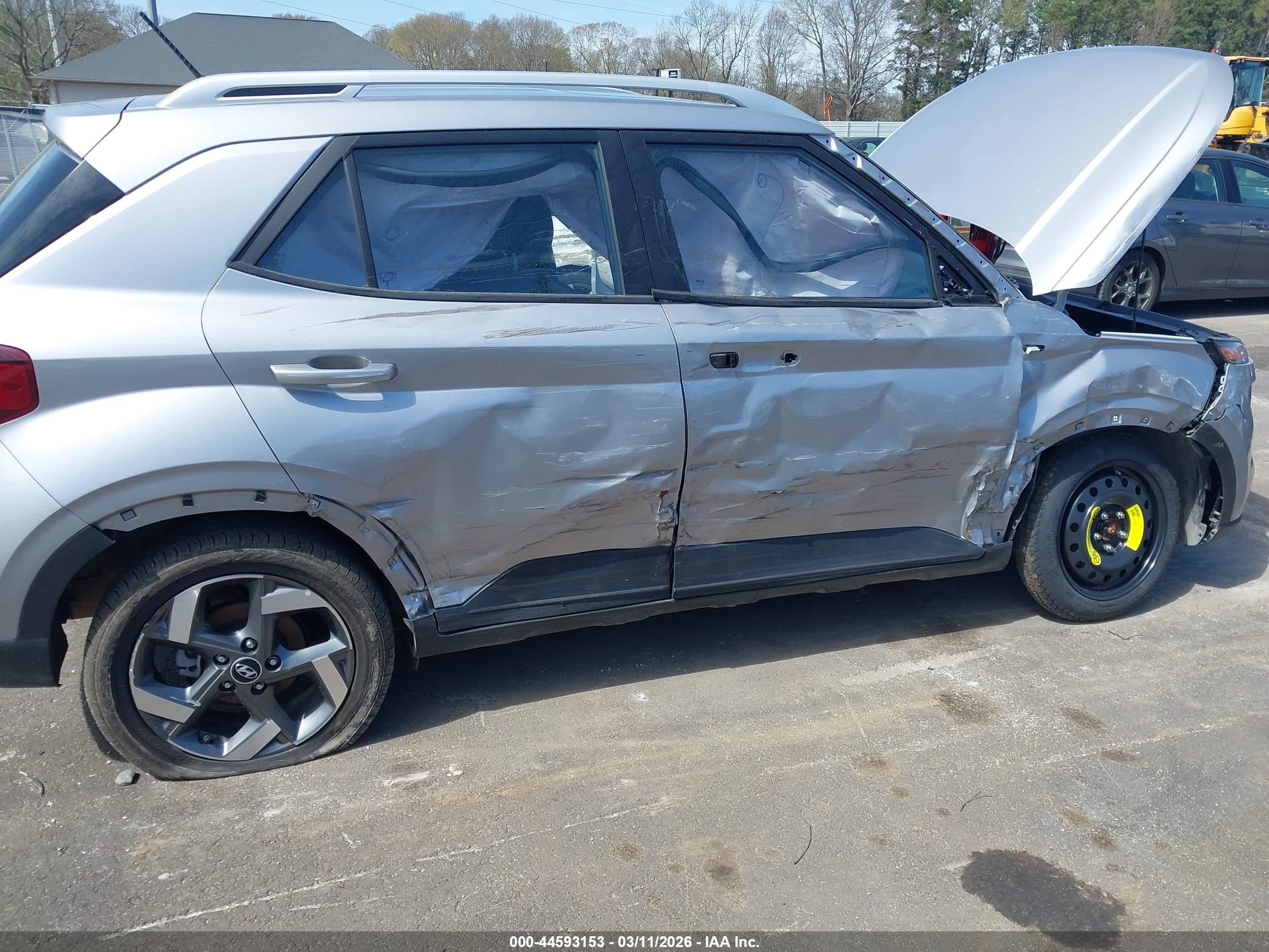 HYUNDAI VENUE image 6