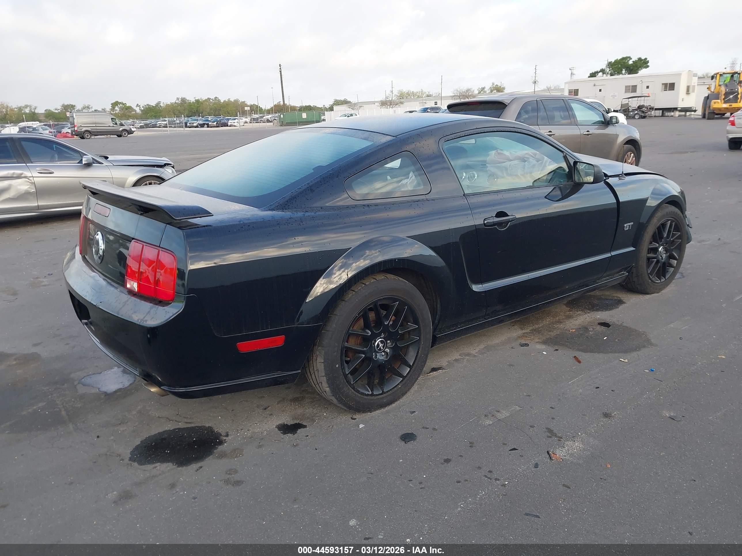 FORD MUSTANG image 4