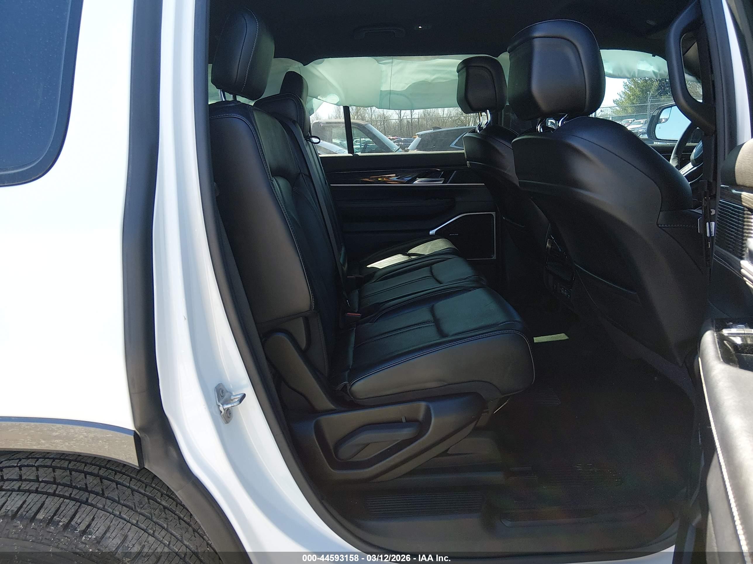 JEEP WAGONEER image 8