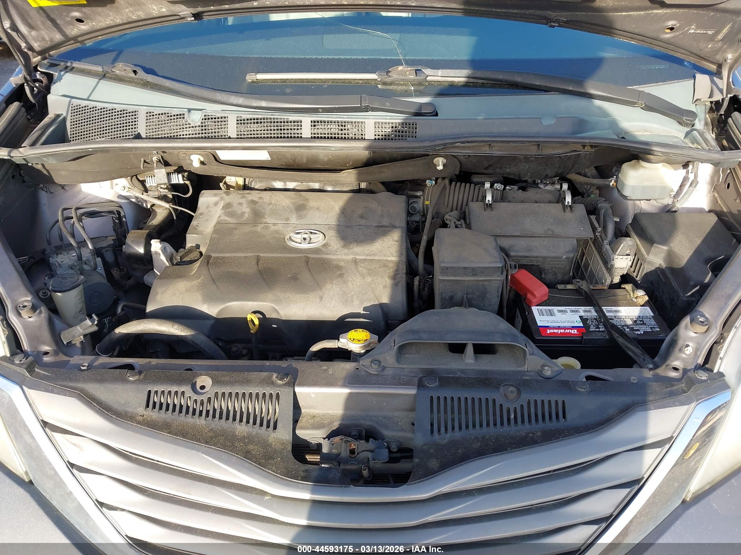 TOYOTA SIENNA image 10