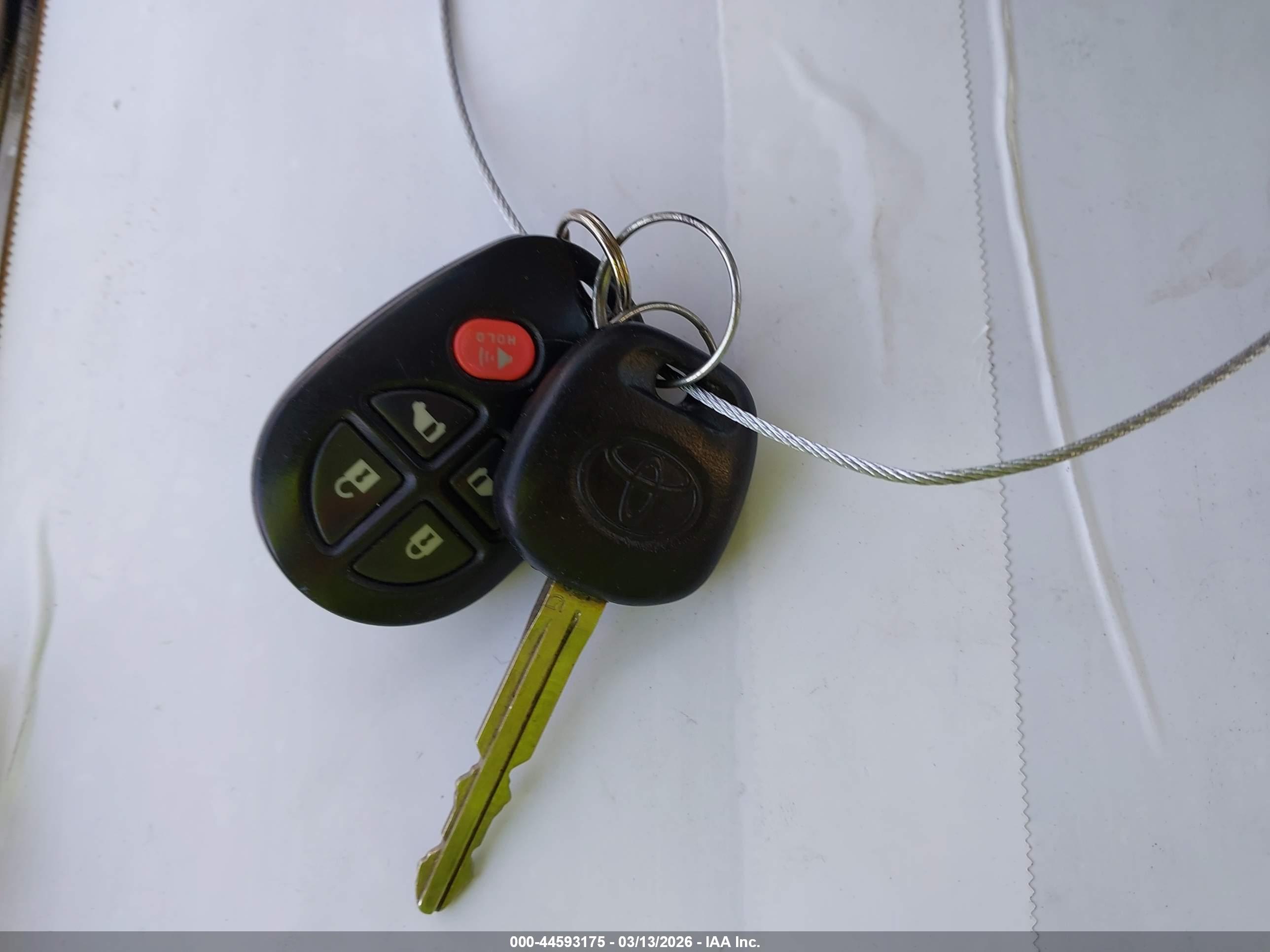TOYOTA SIENNA image 11