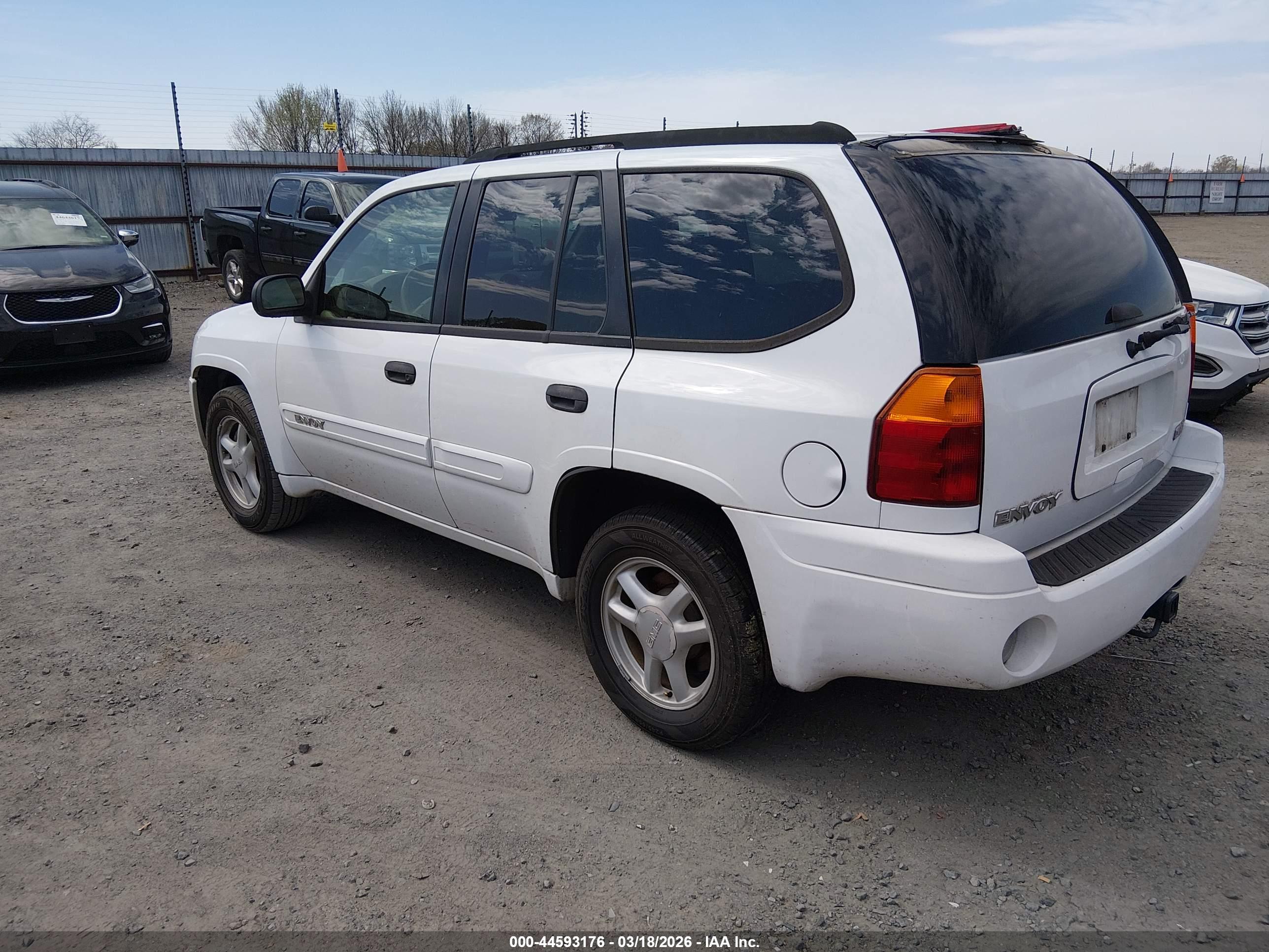 GMC ENVOY image 3