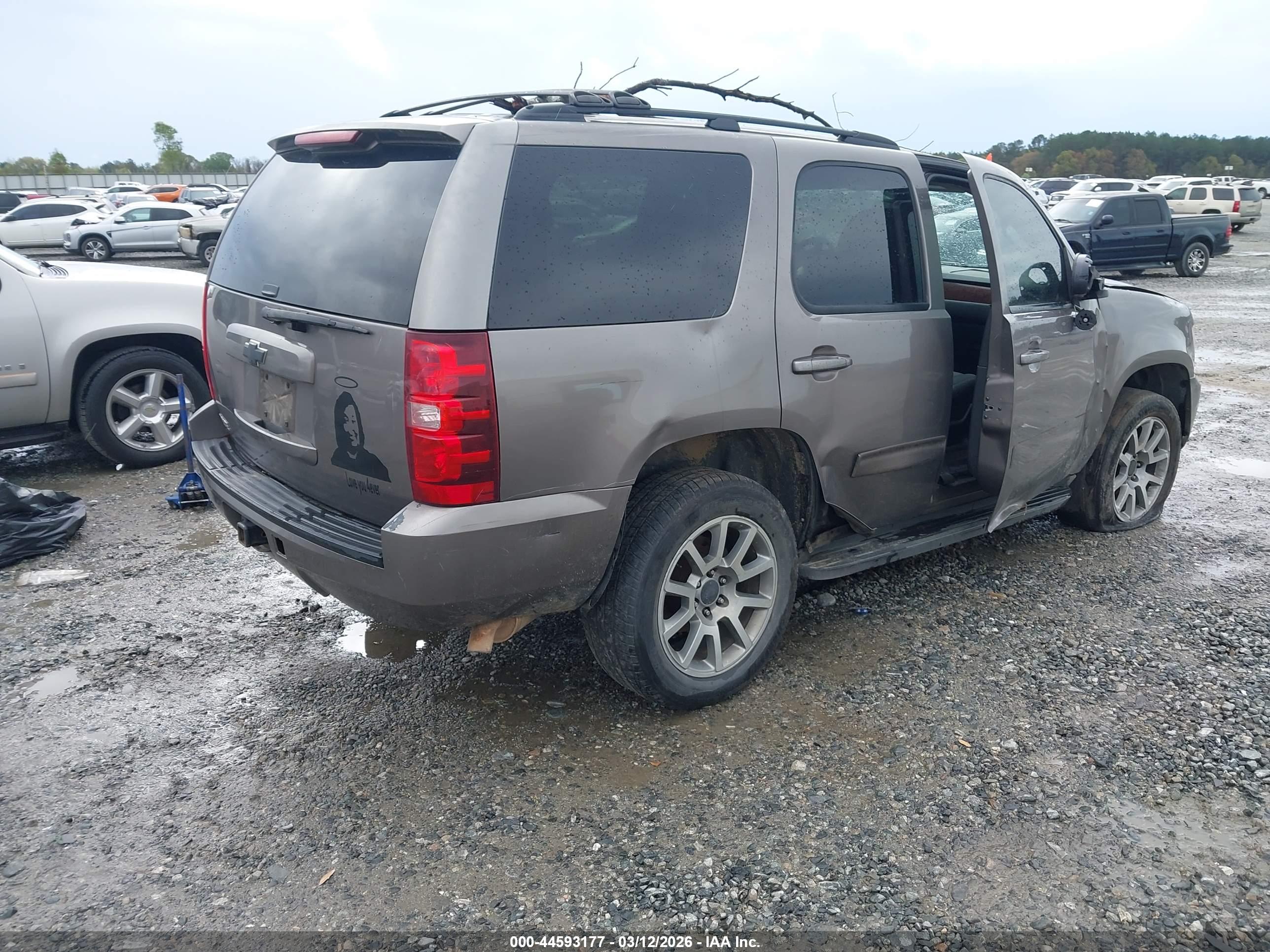 CHEVROLET TAHOE image 4