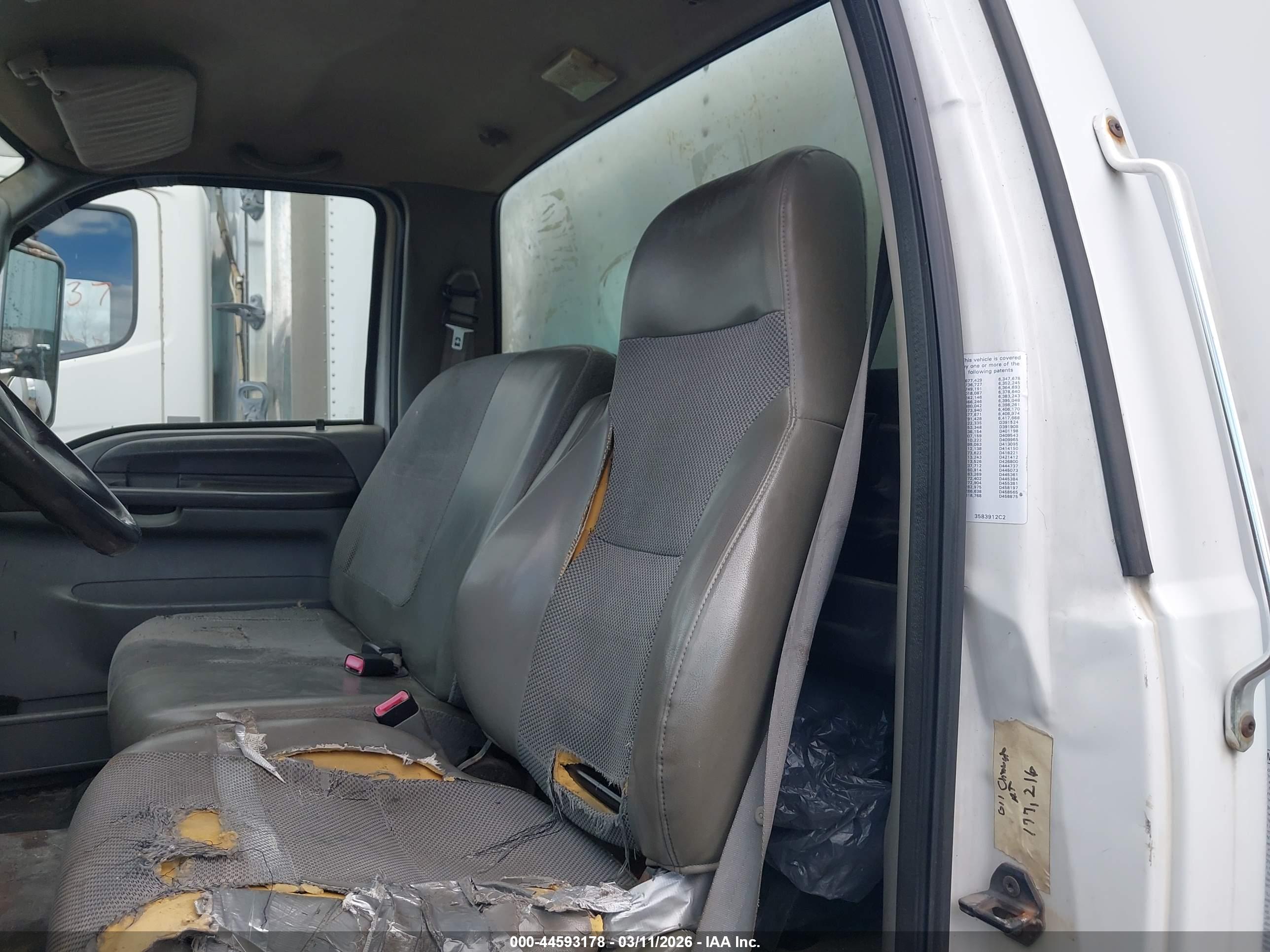 FORD F-650 image 8