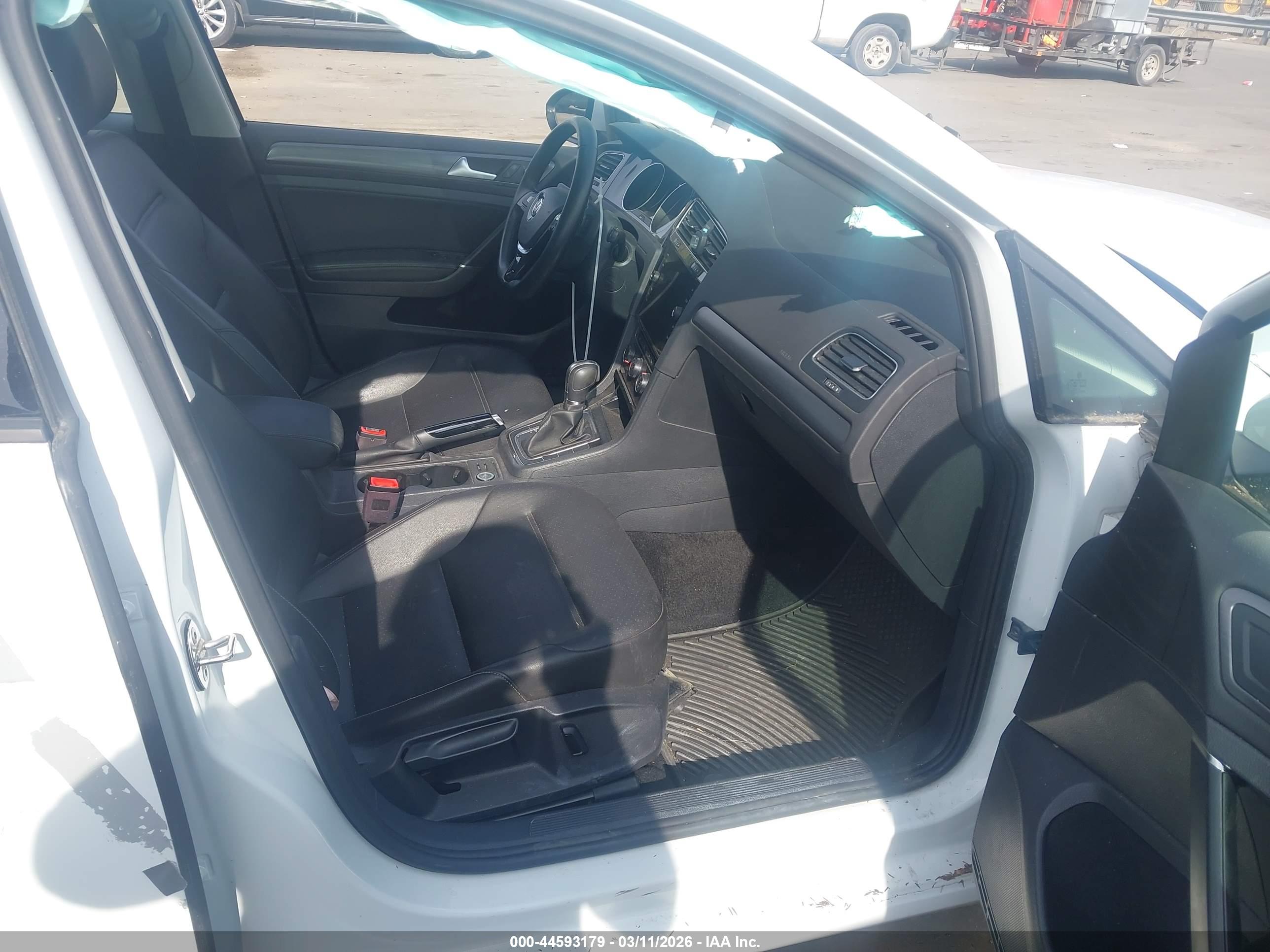 VOLKSWAGEN GOLF image 5