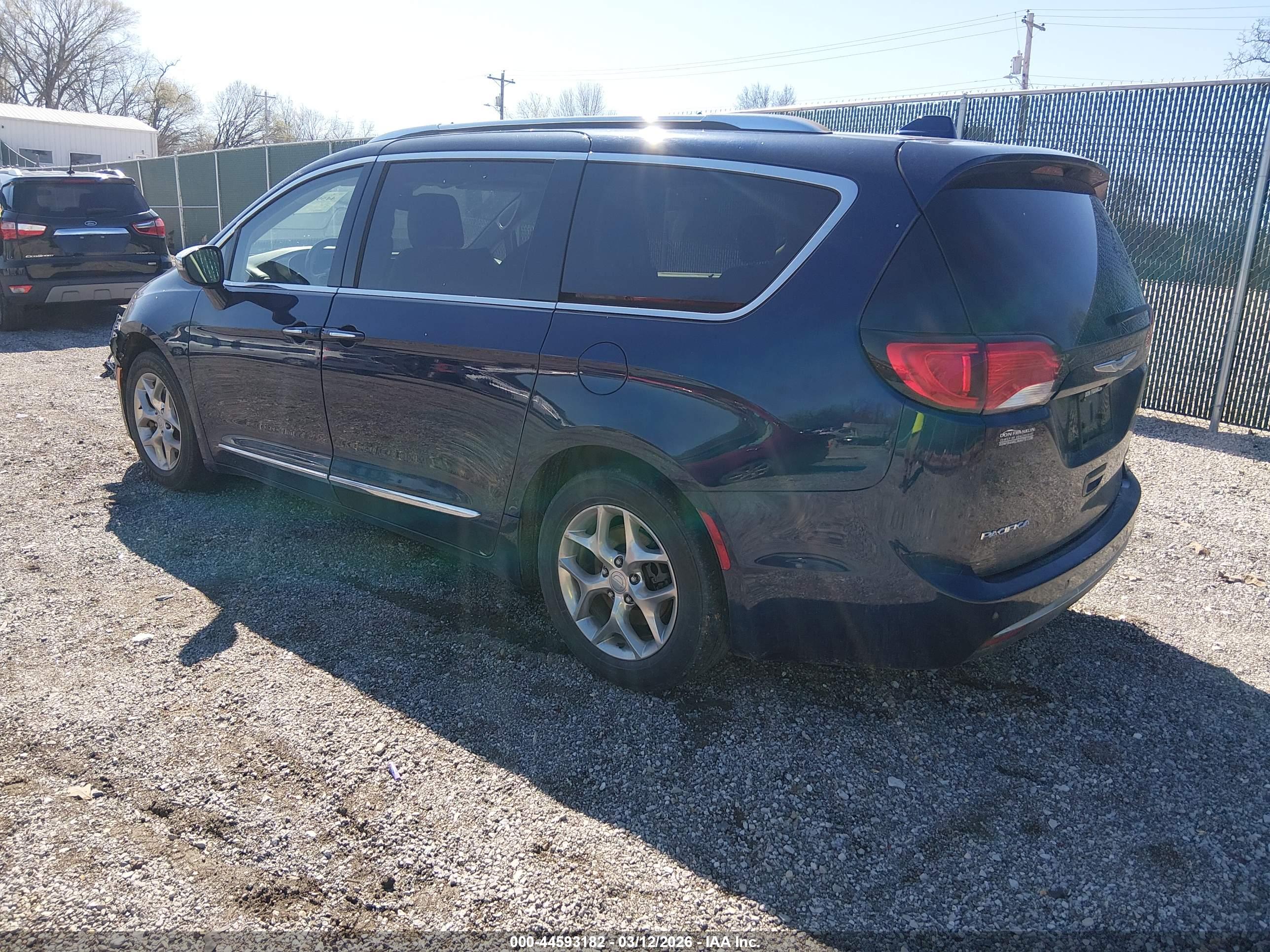CHRYSLER PACIFICA image 3