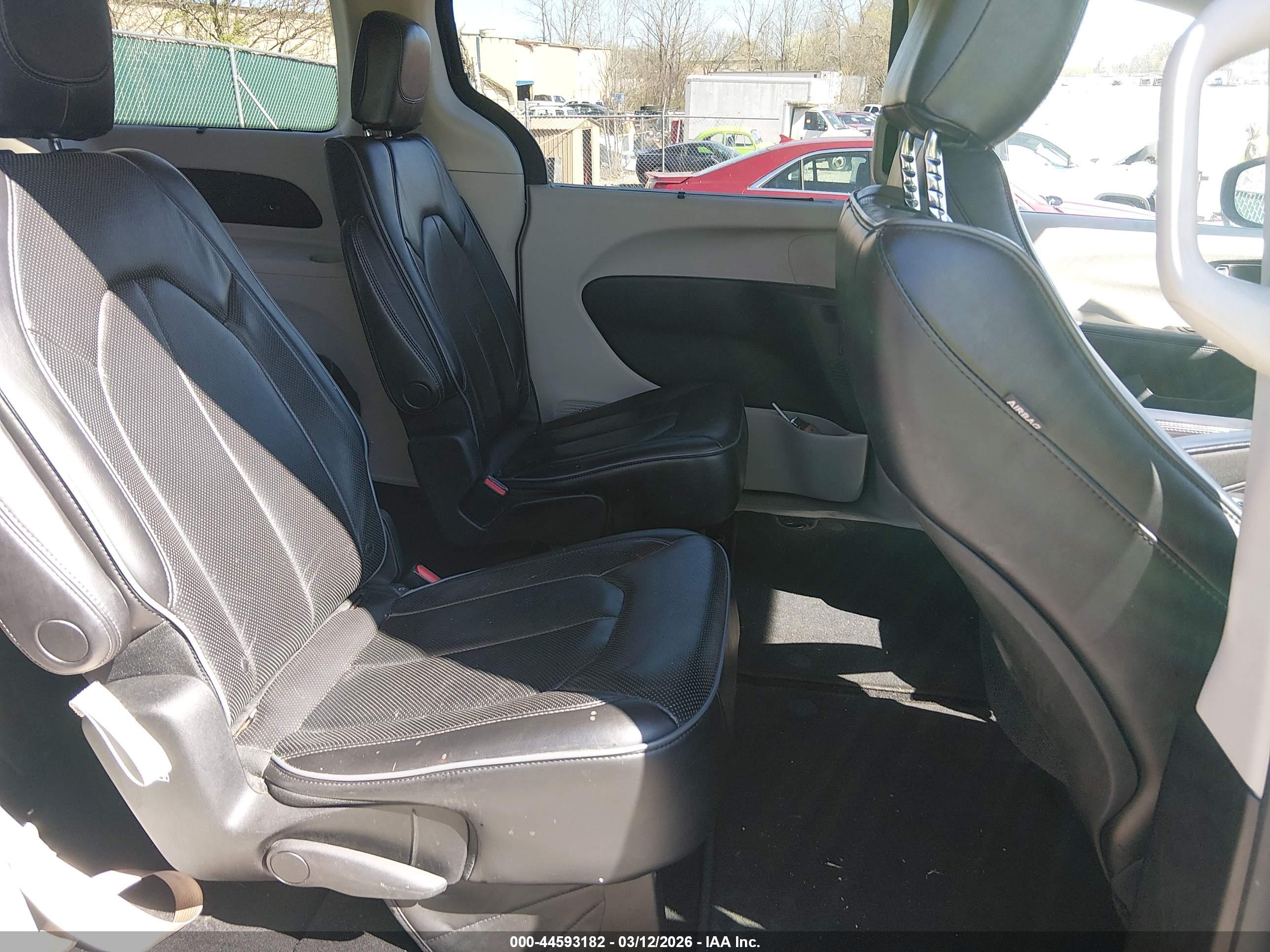CHRYSLER PACIFICA image 8