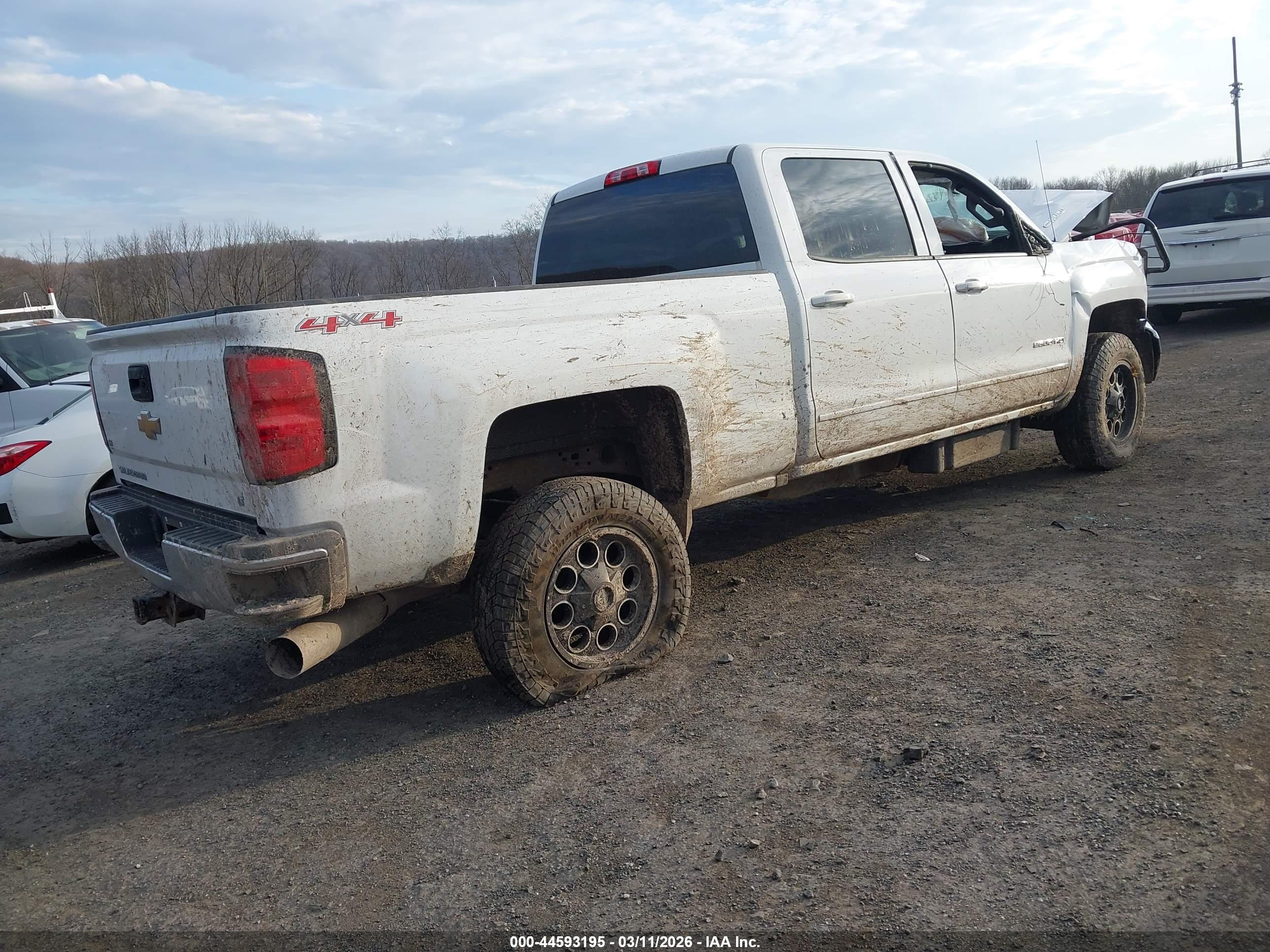 CHEVROLET SILVERADO image 4