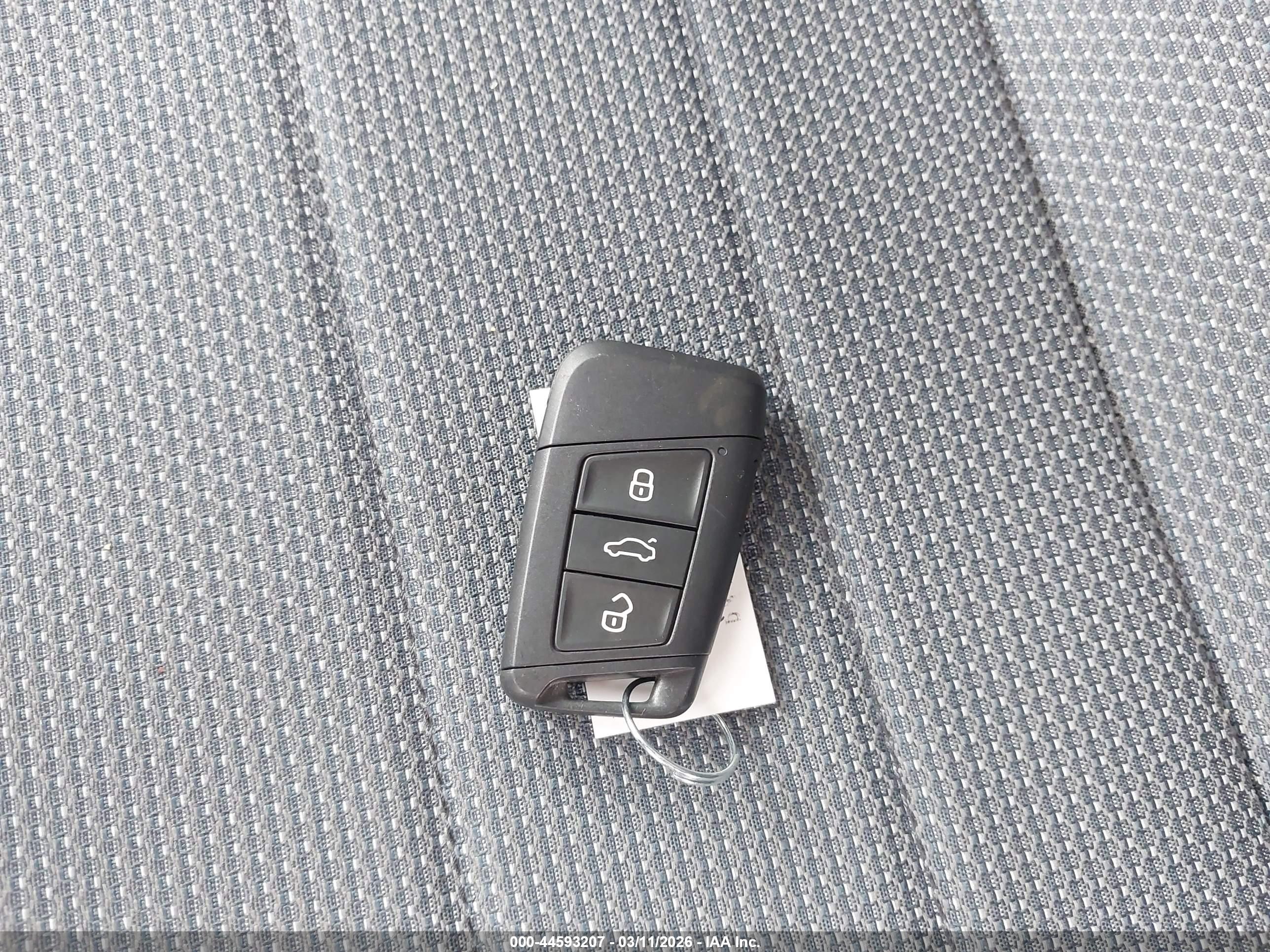 VOLKSWAGEN TAOS image 11