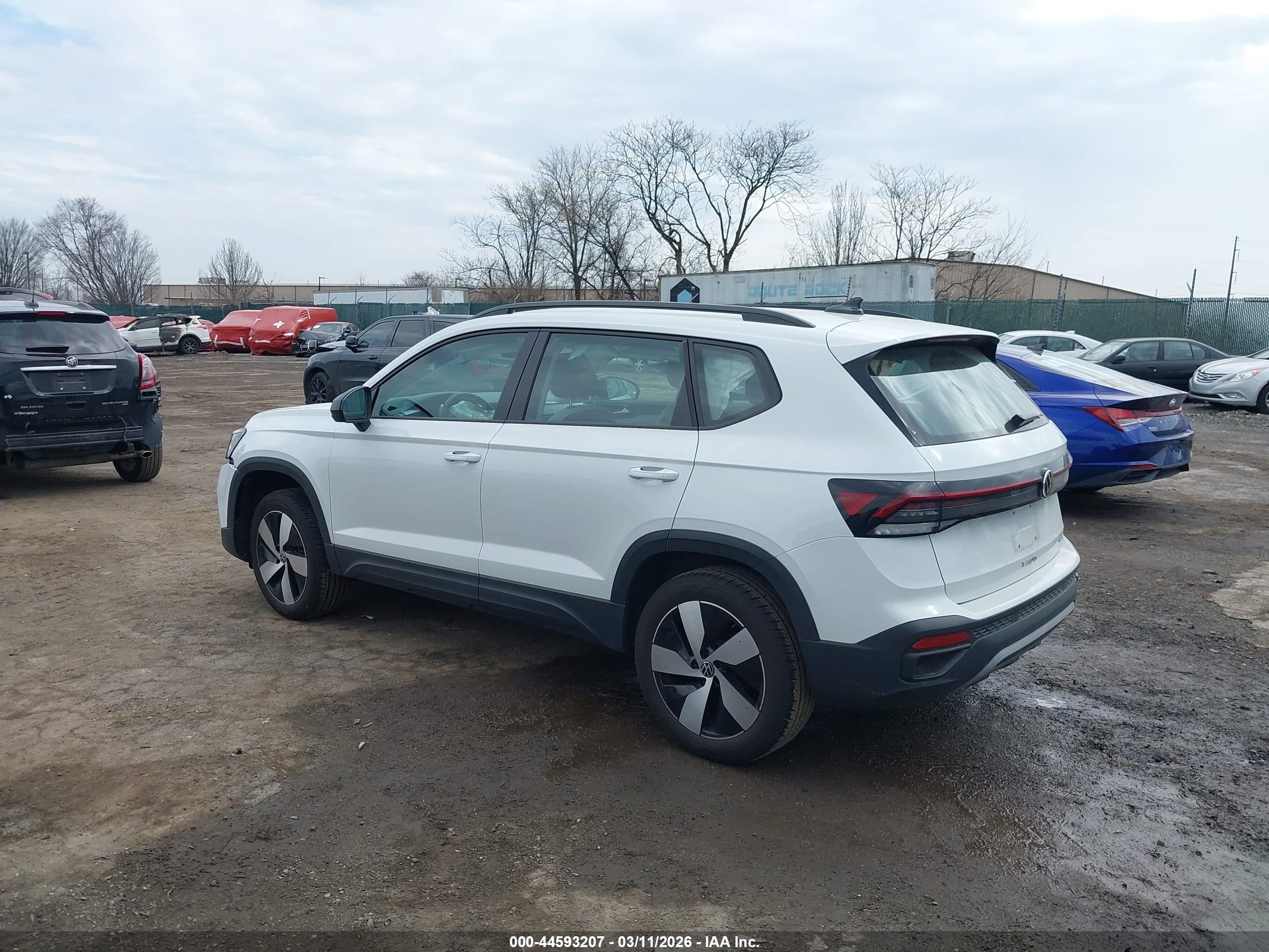 VOLKSWAGEN TAOS image 3