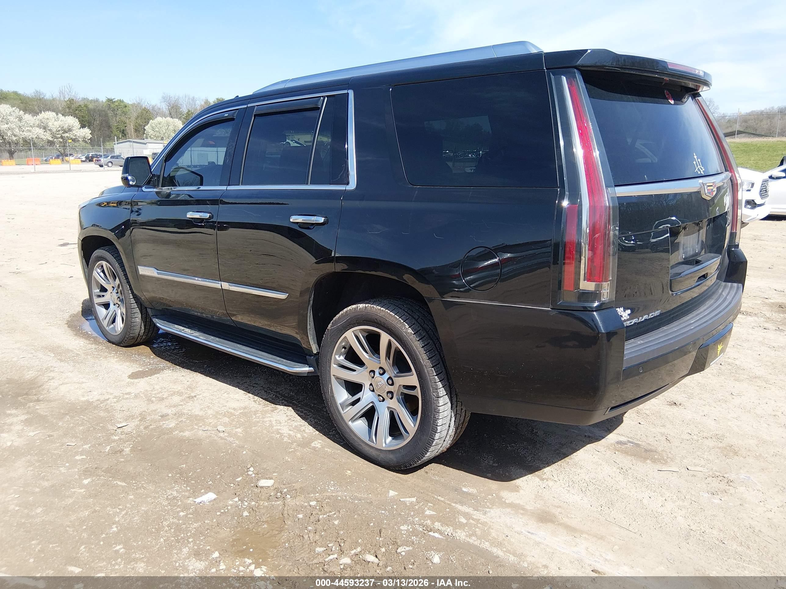 CADILLAC ESCALADE image 3