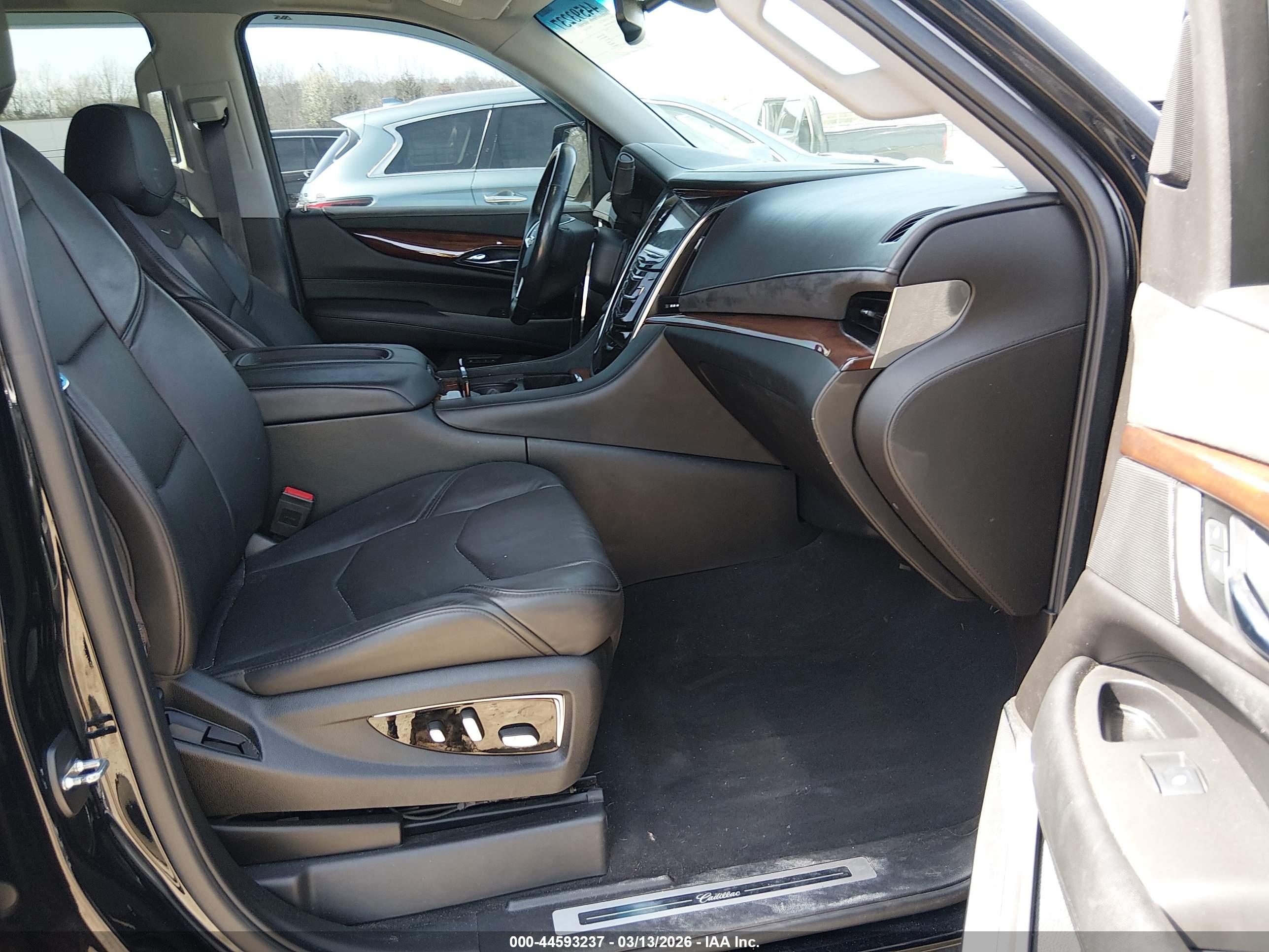 CADILLAC ESCALADE image 5