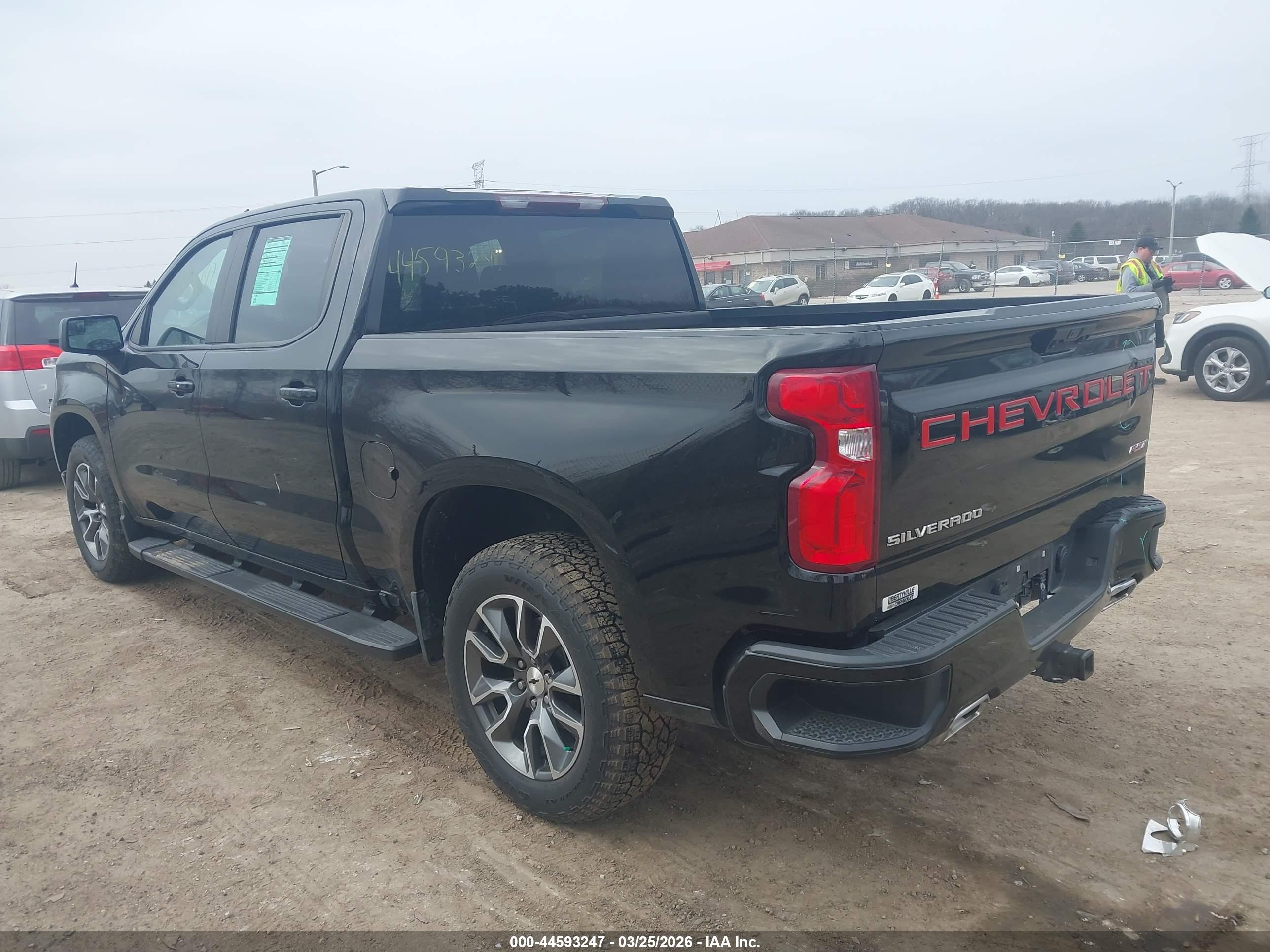 CHEVROLET SILVERADO image 3