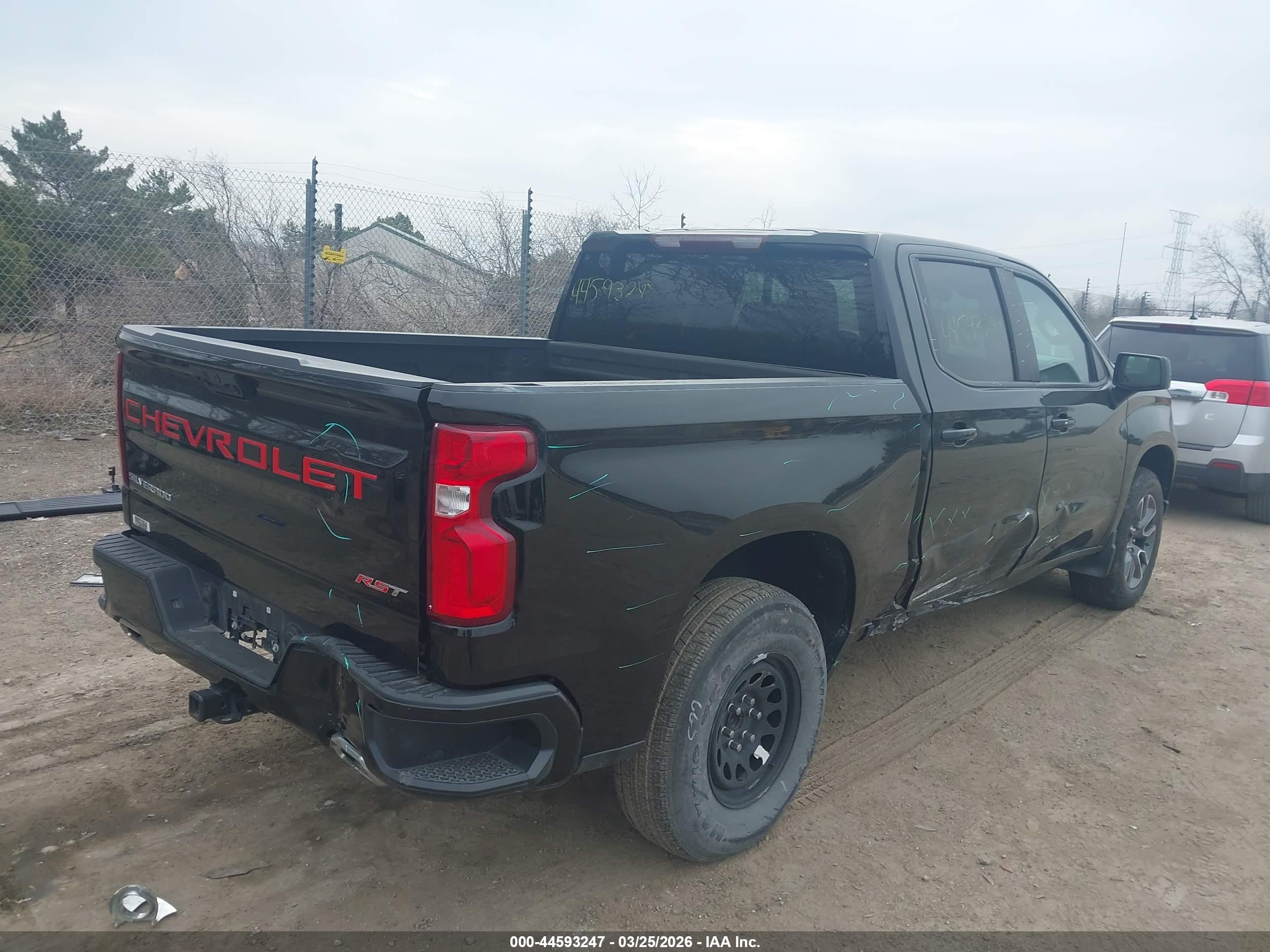 CHEVROLET SILVERADO image 4
