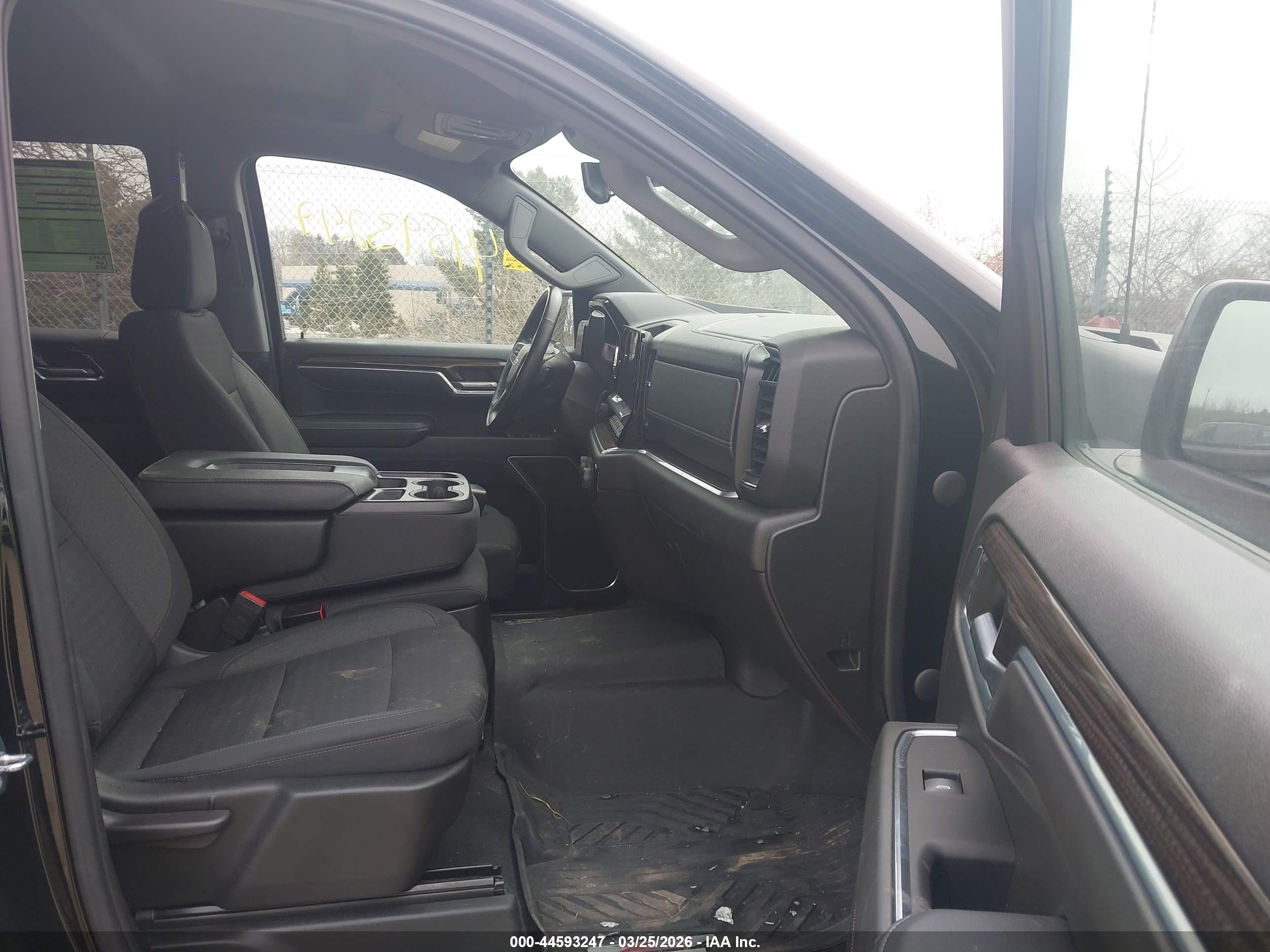 CHEVROLET SILVERADO image 5