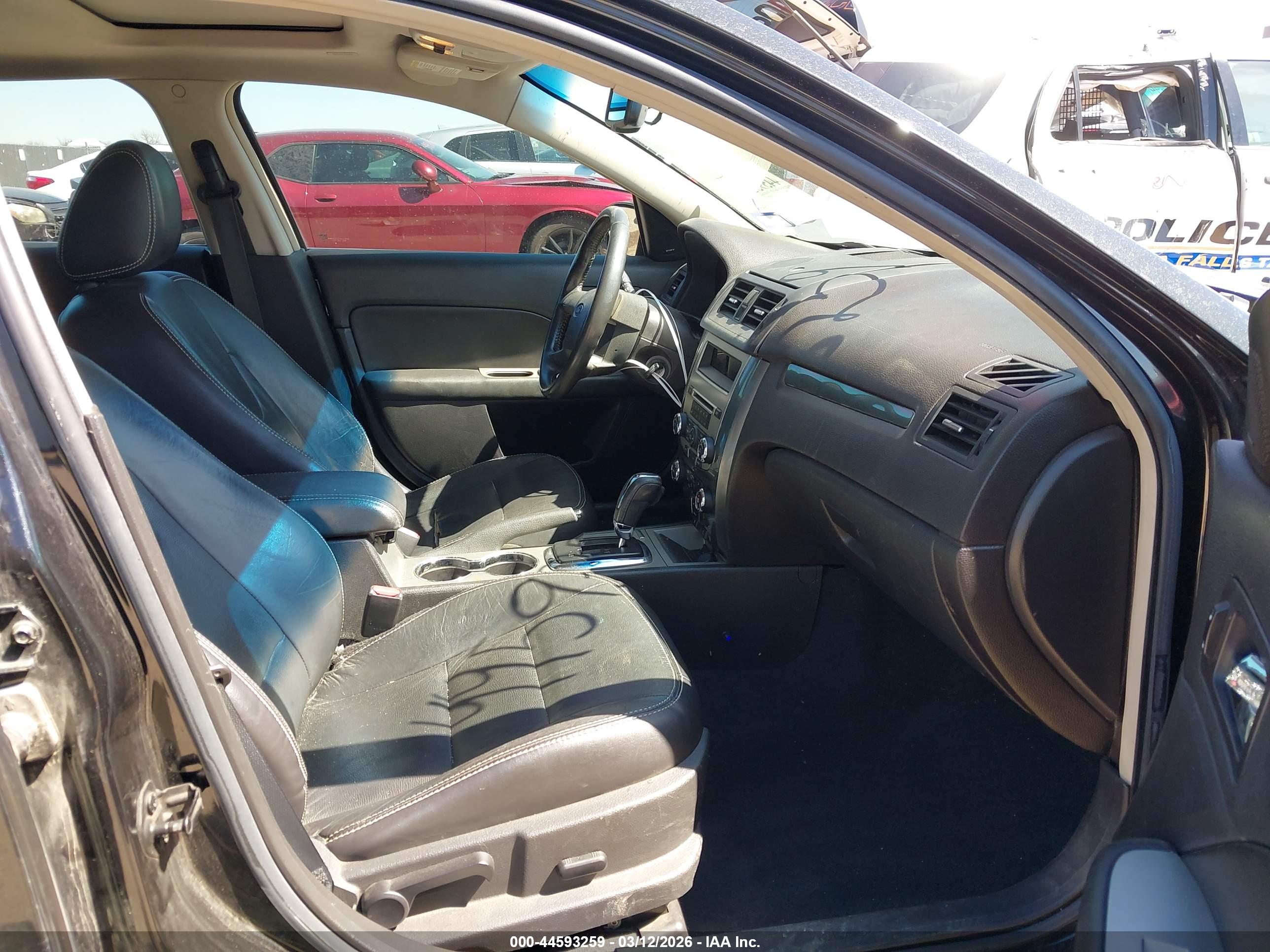 FORD FUSION image 5