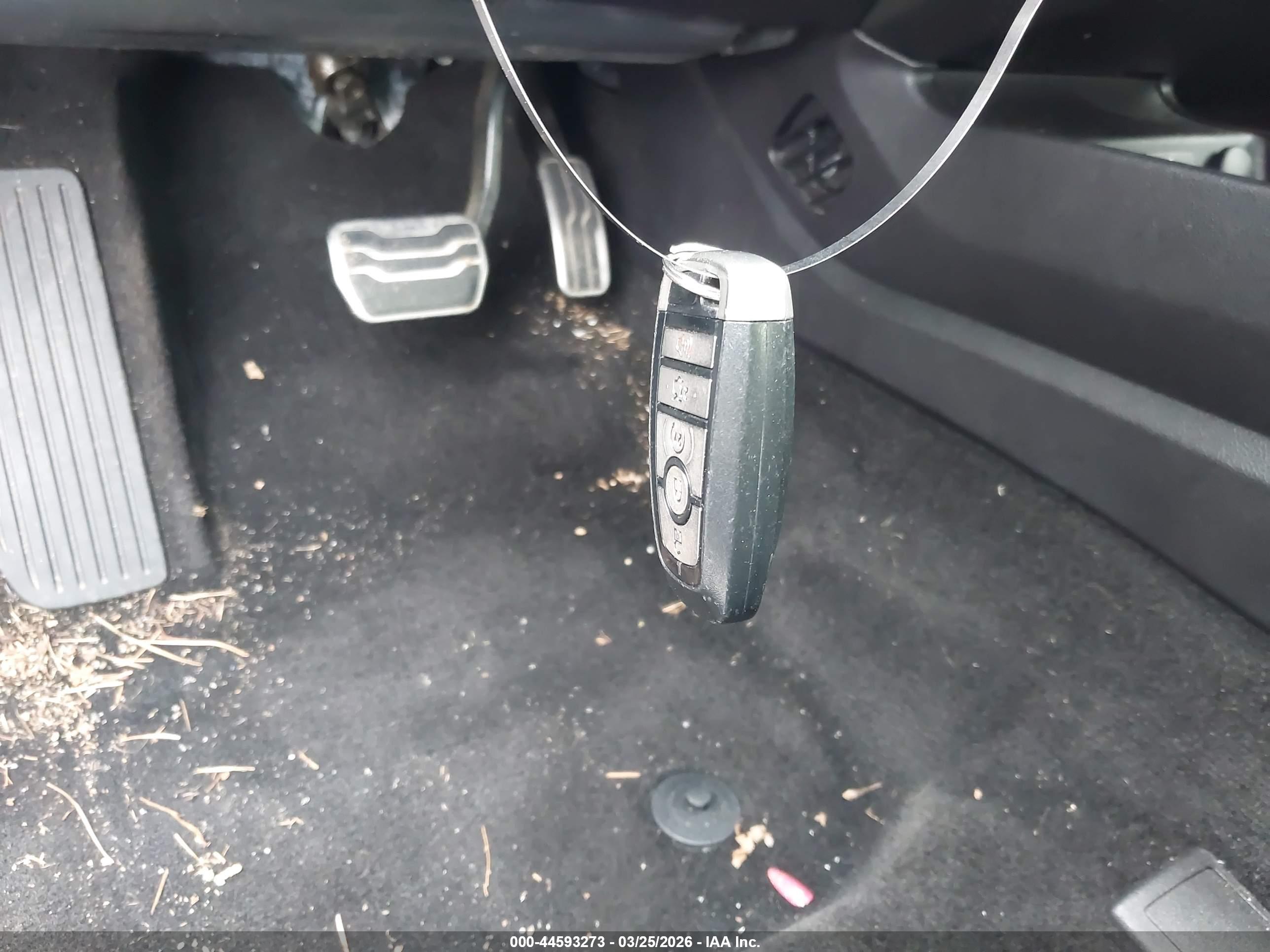 FORD FUSION image 11