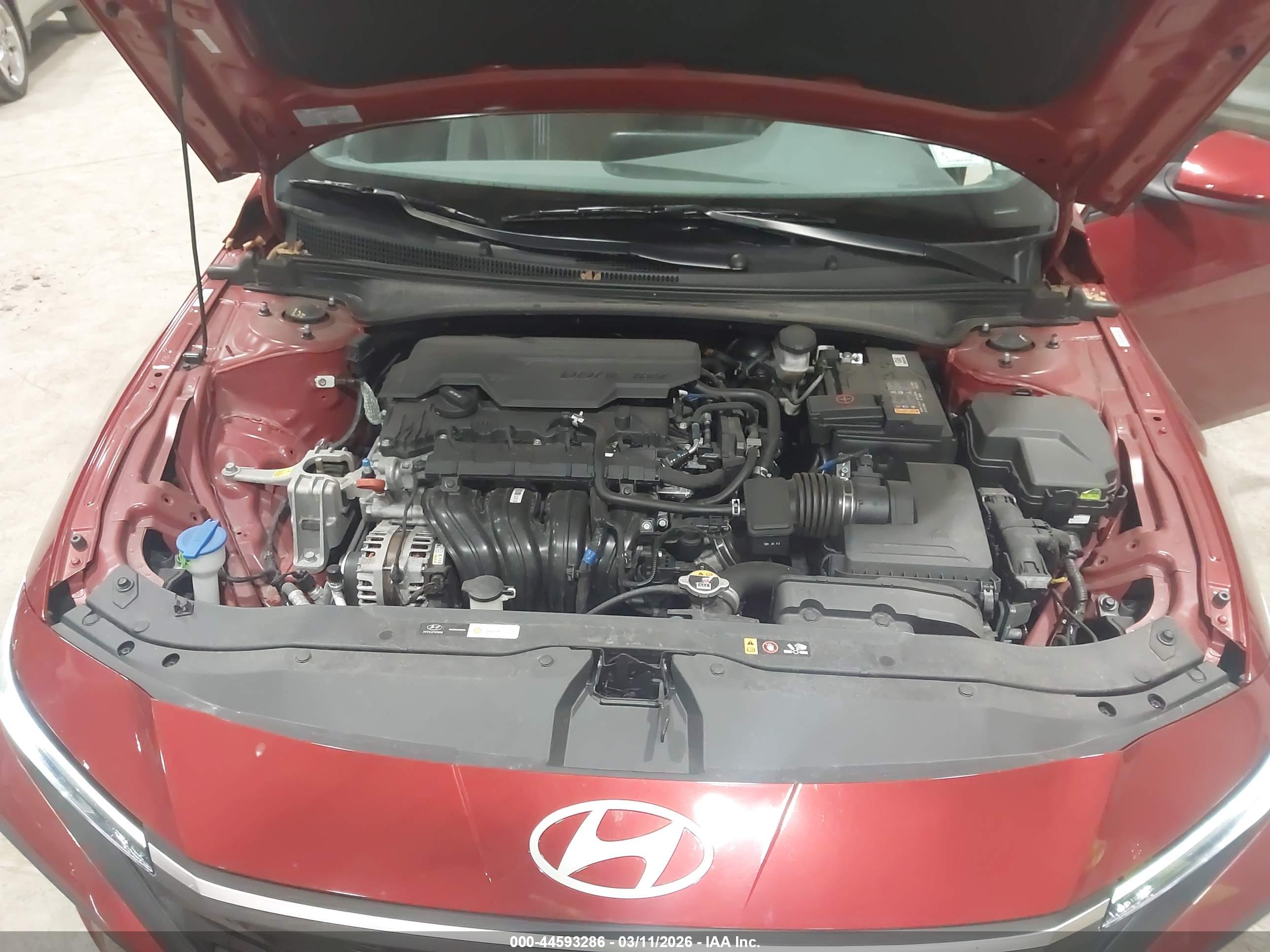 HYUNDAI ELANTRA image 10