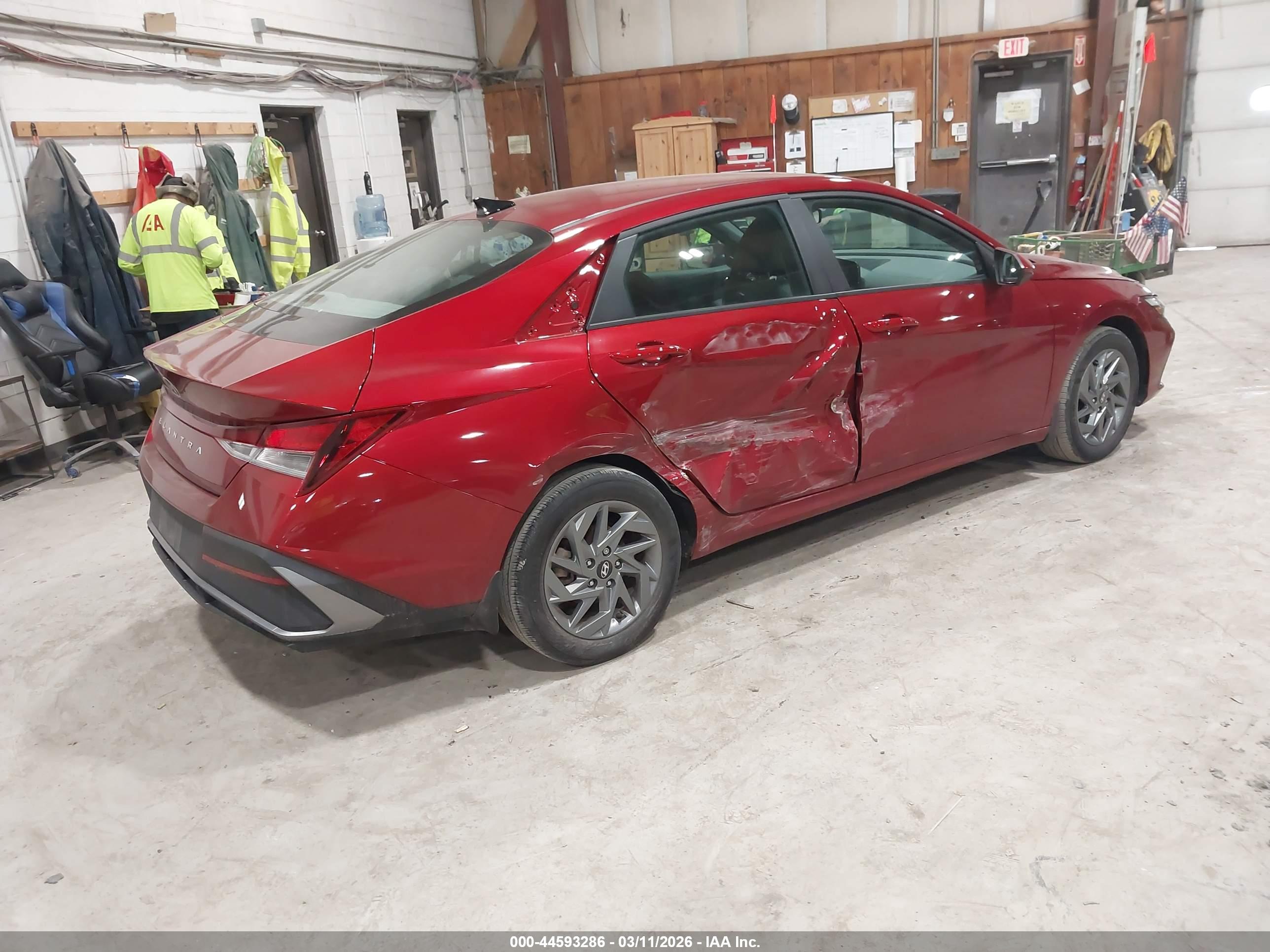 HYUNDAI ELANTRA image 4