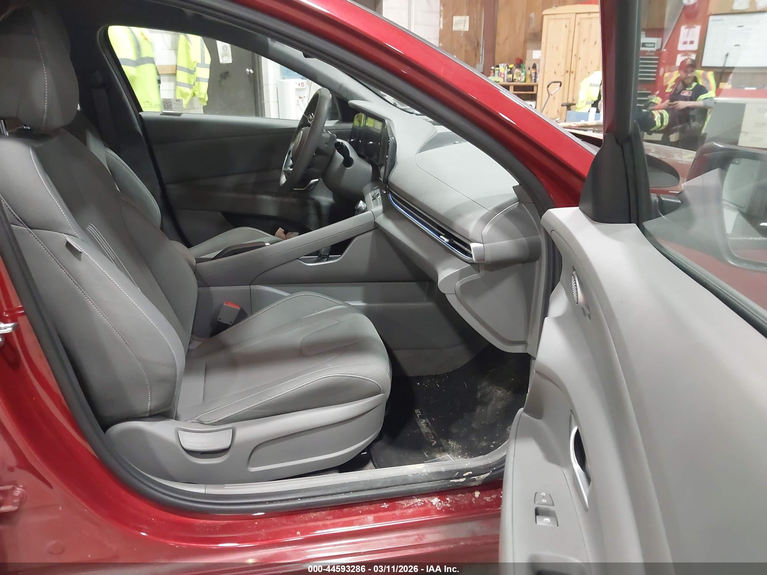 HYUNDAI ELANTRA image 5