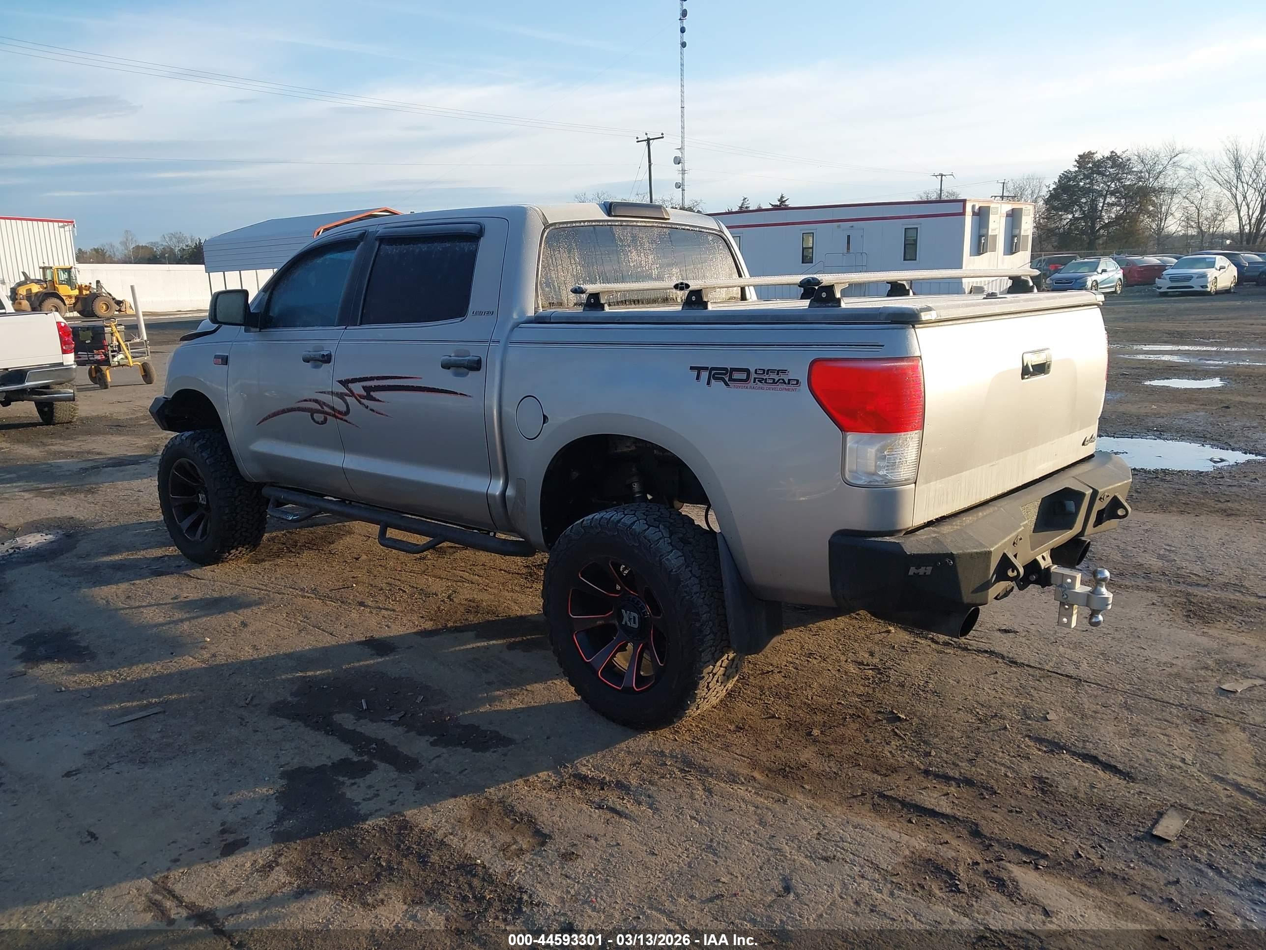 TOYOTA TUNDRA image 3