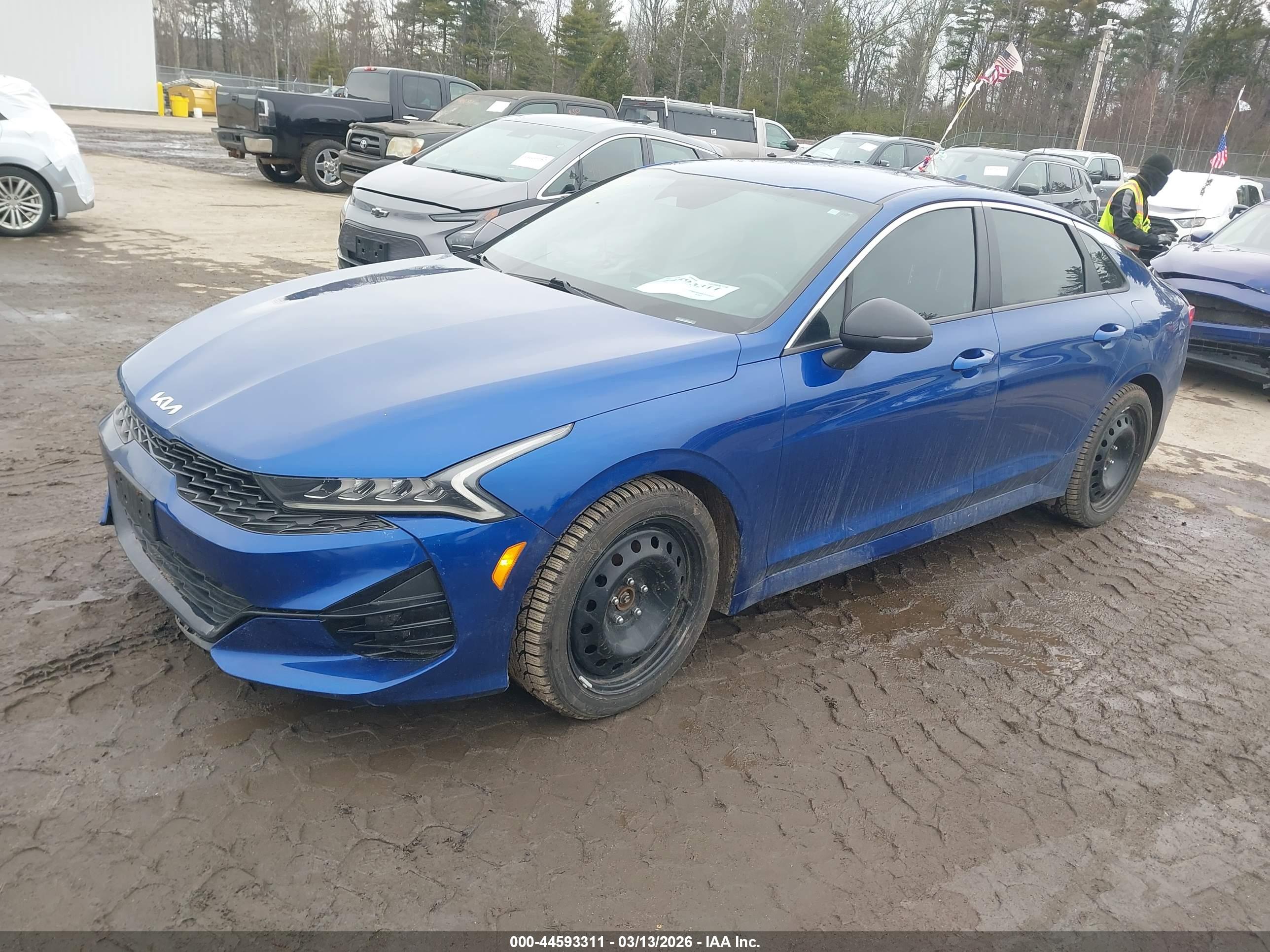 KIA K5 image 2