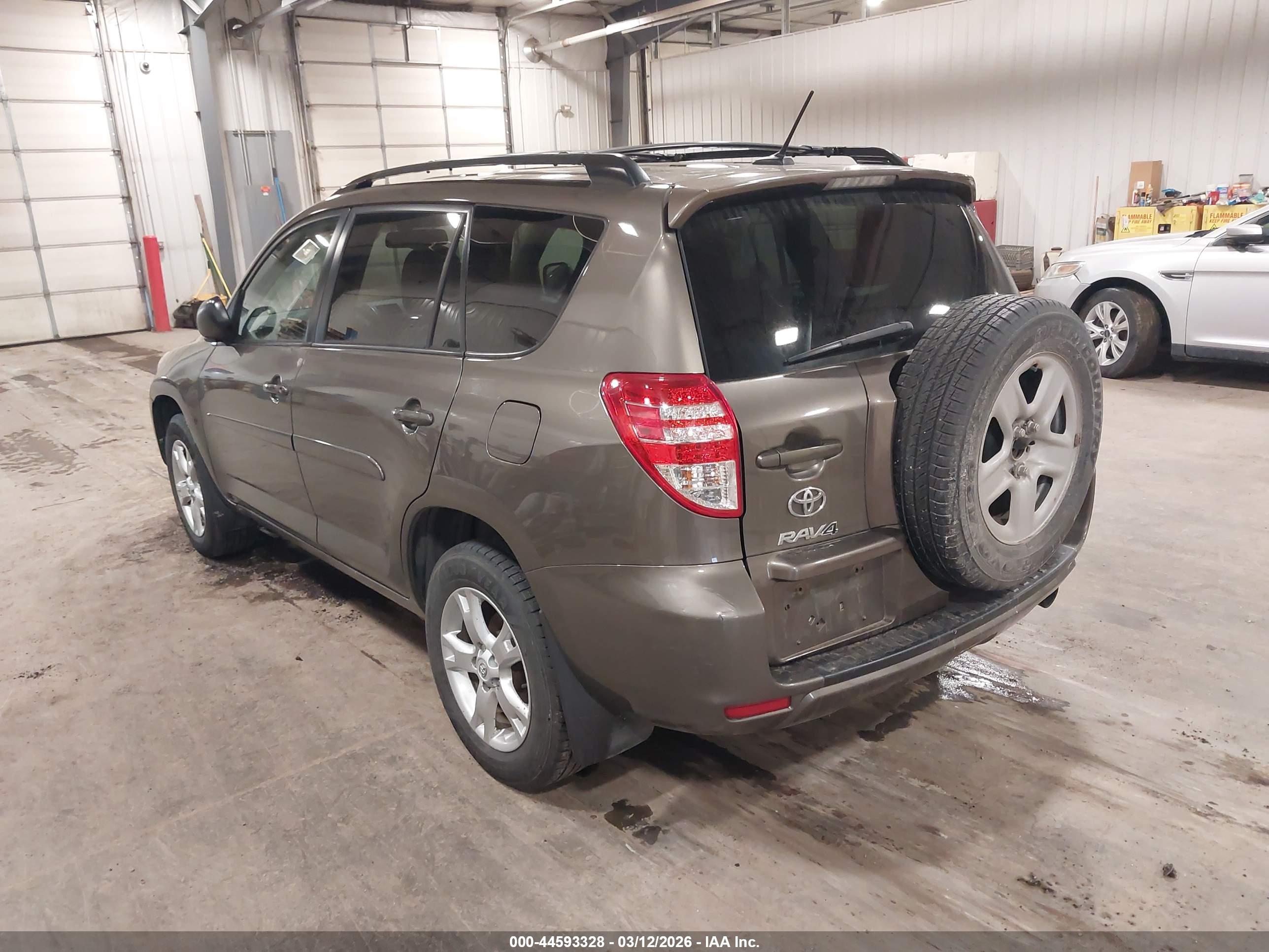 TOYOTA RAV4 image 3
