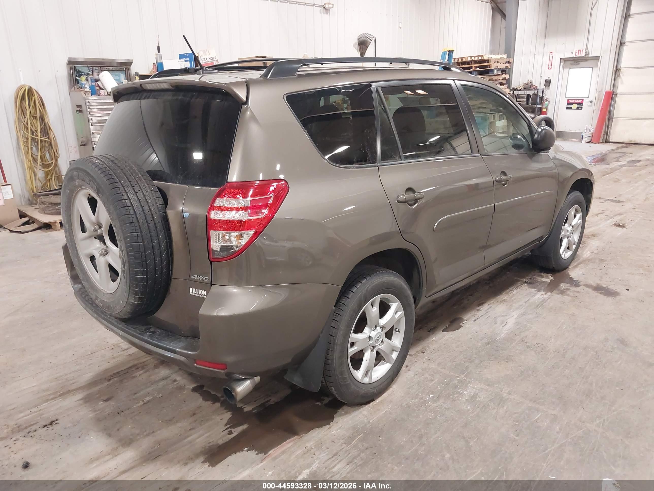 TOYOTA RAV4 image 4