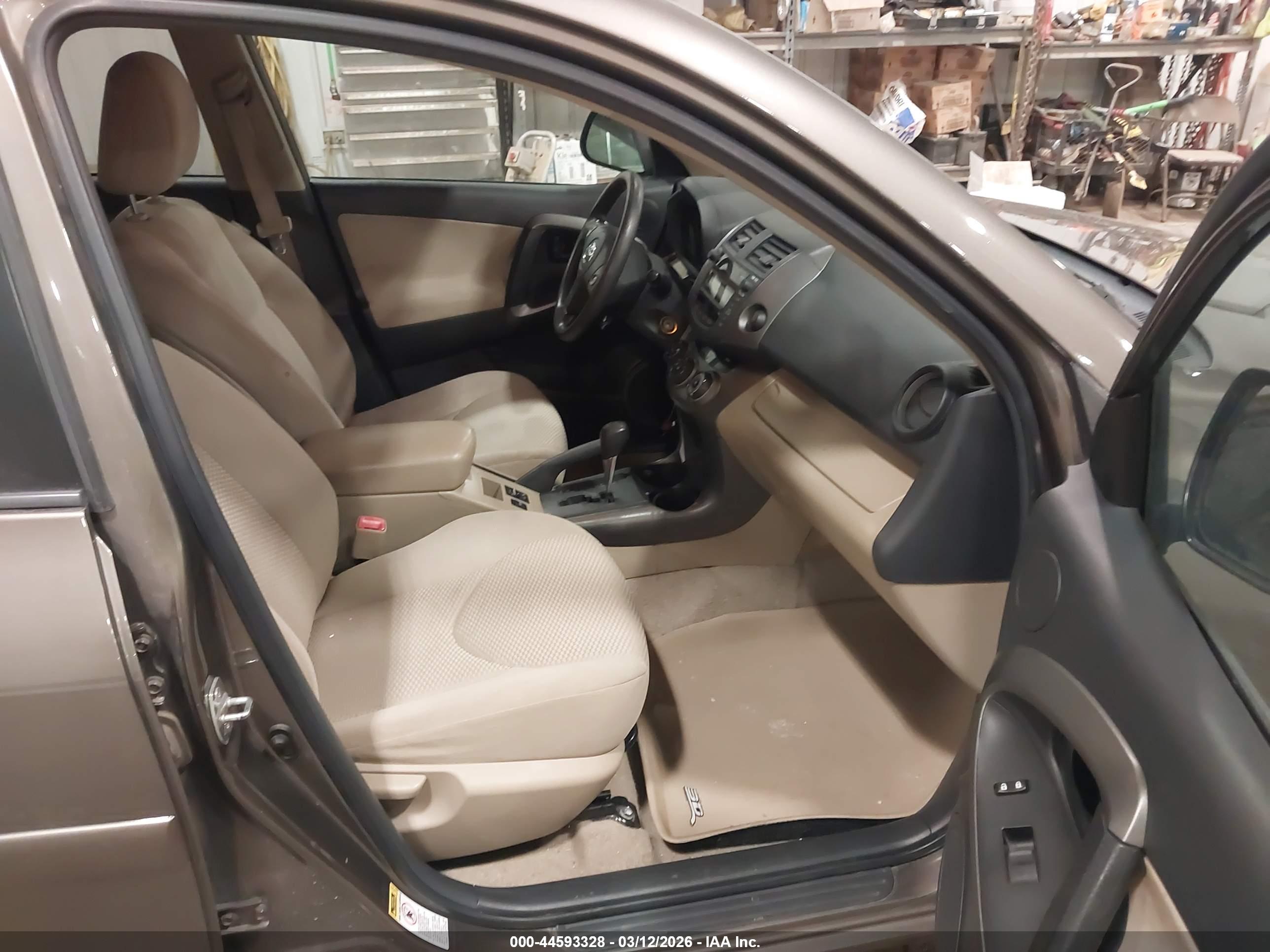 TOYOTA RAV4 image 5