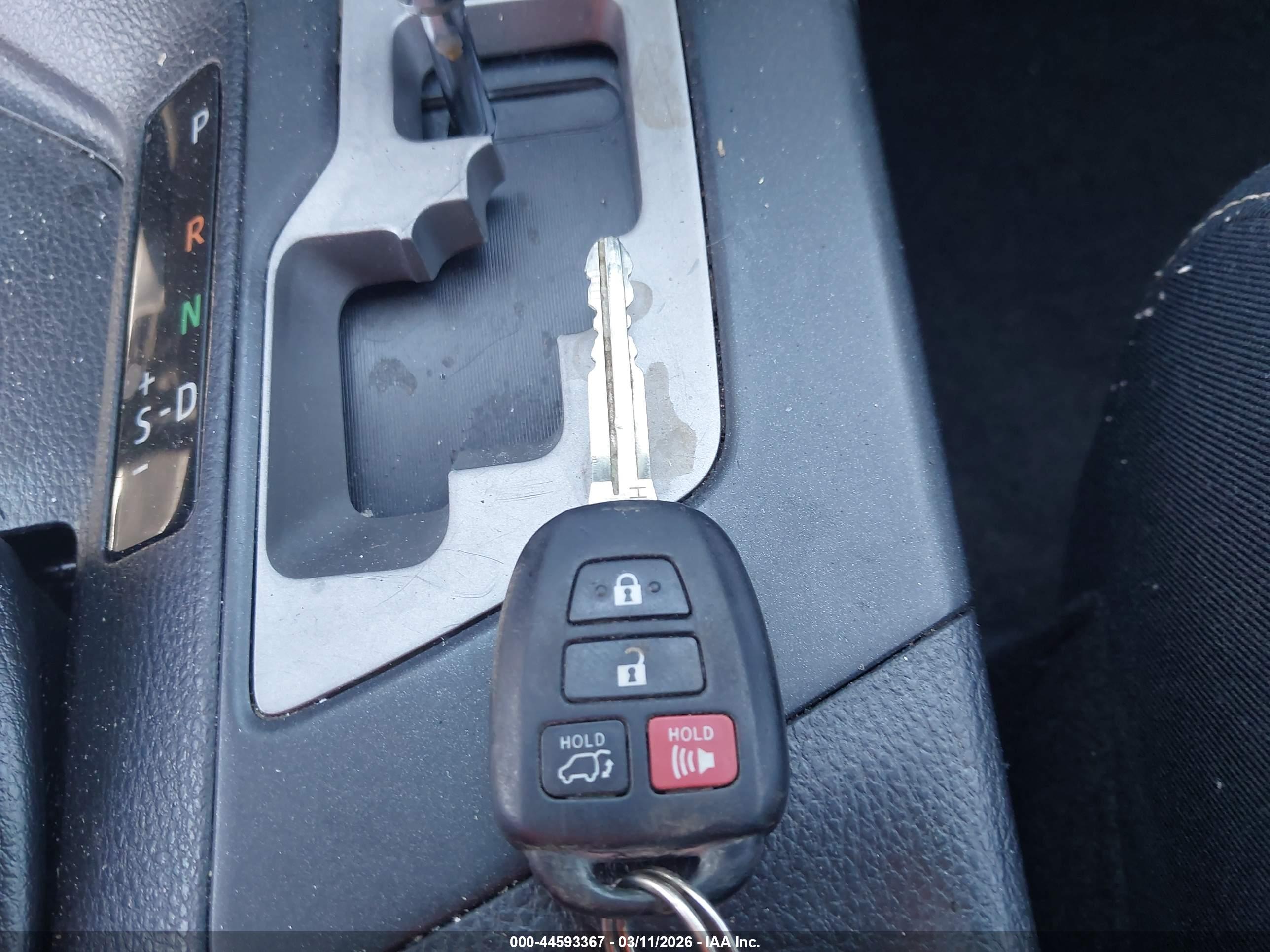 TOYOTA RAV4 image 11