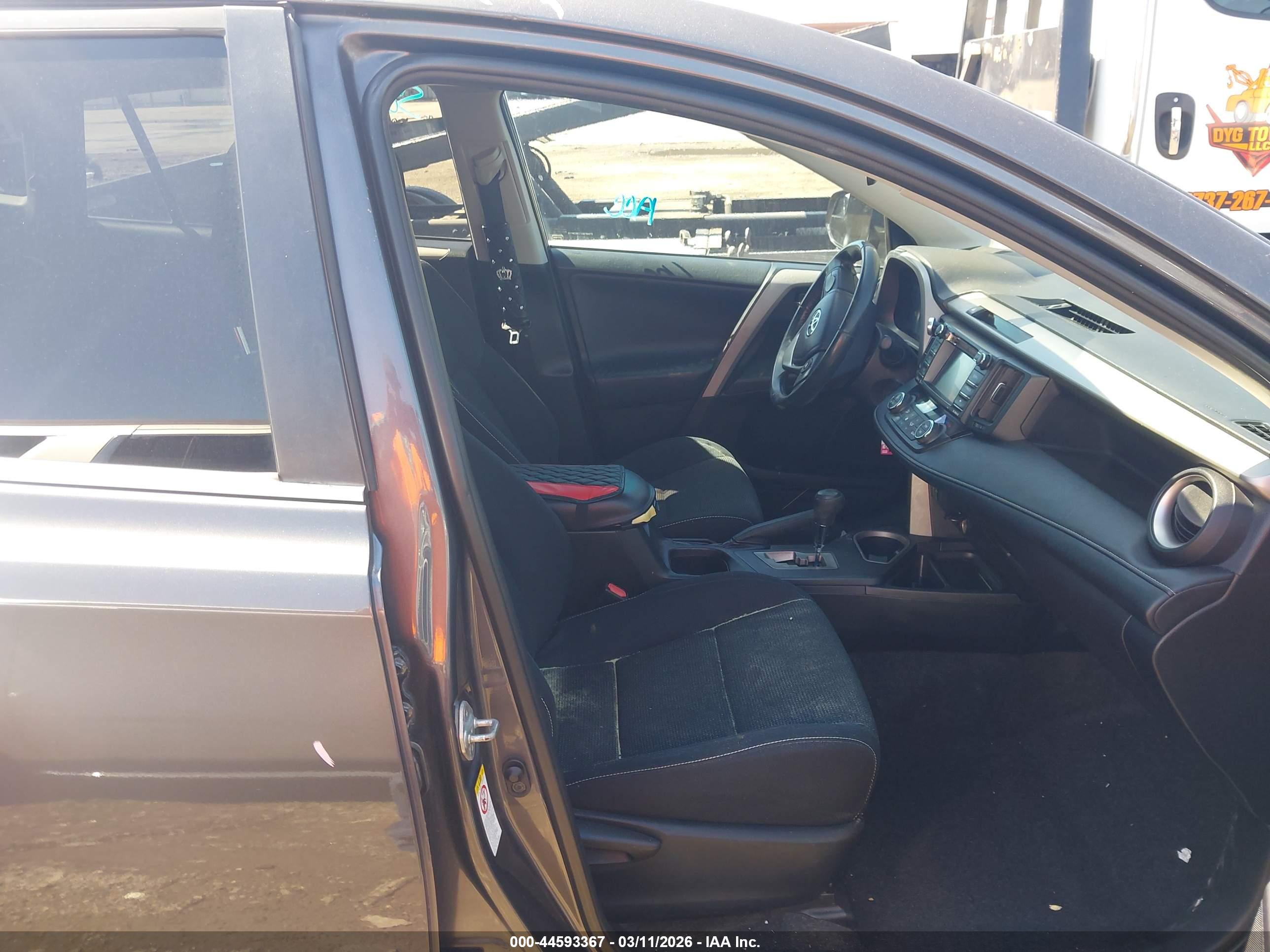 TOYOTA RAV4 image 5