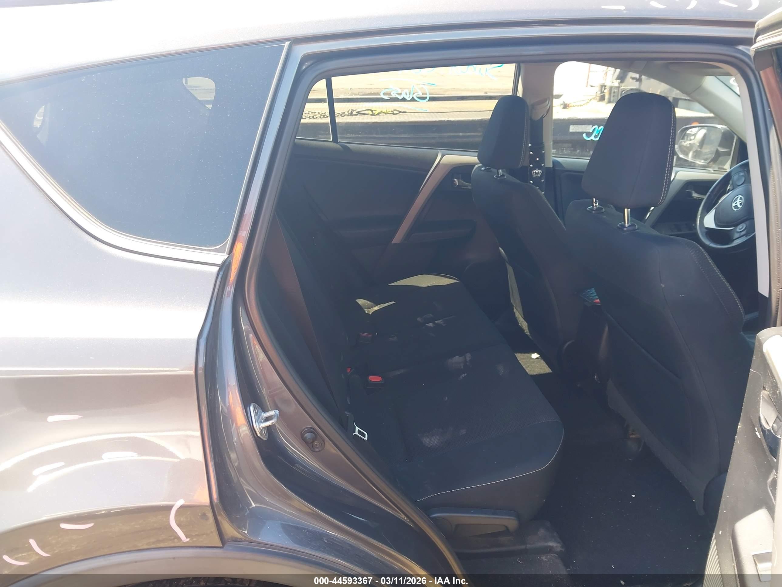 TOYOTA RAV4 image 8