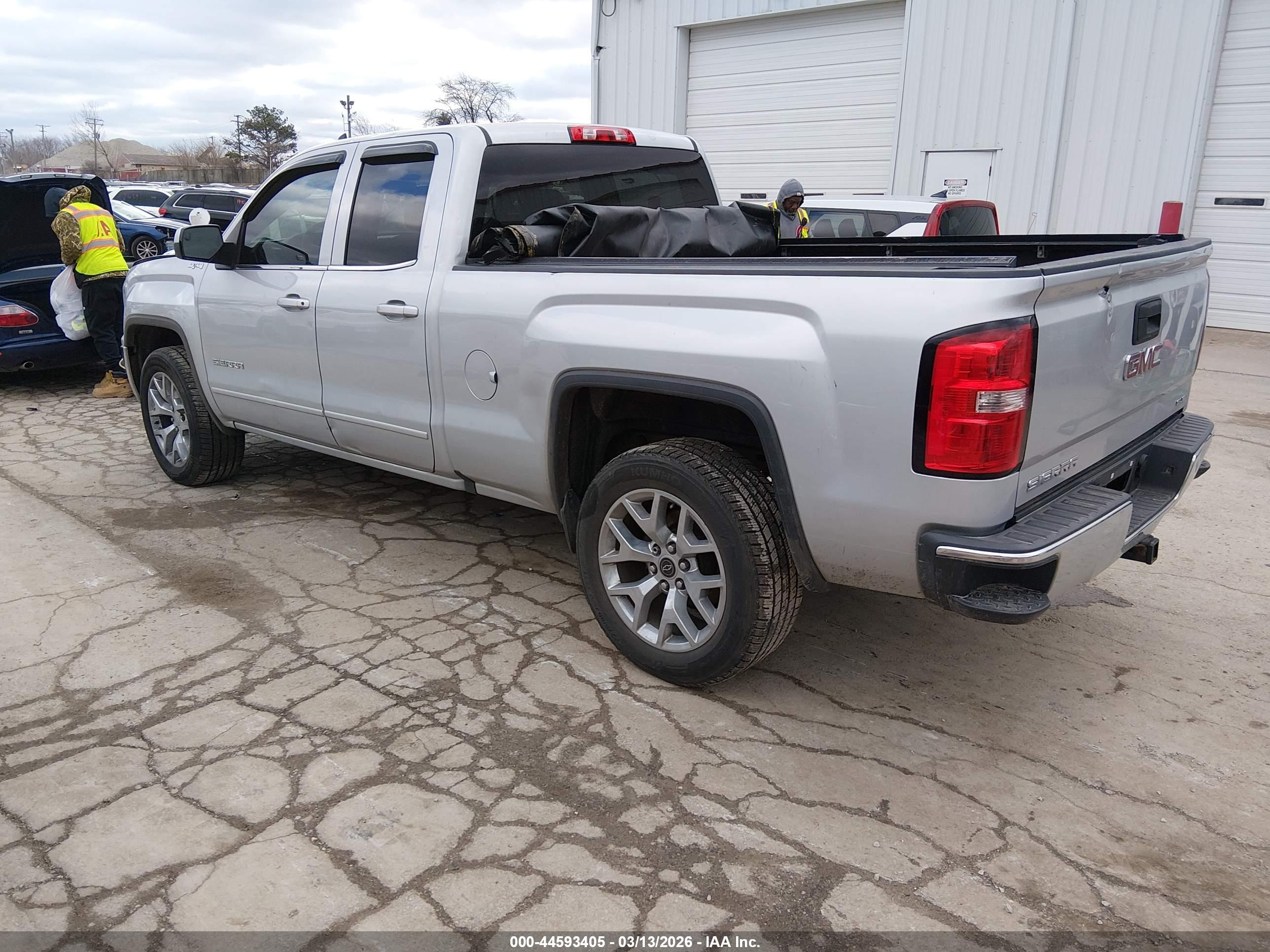 GMC SIERRA image 3