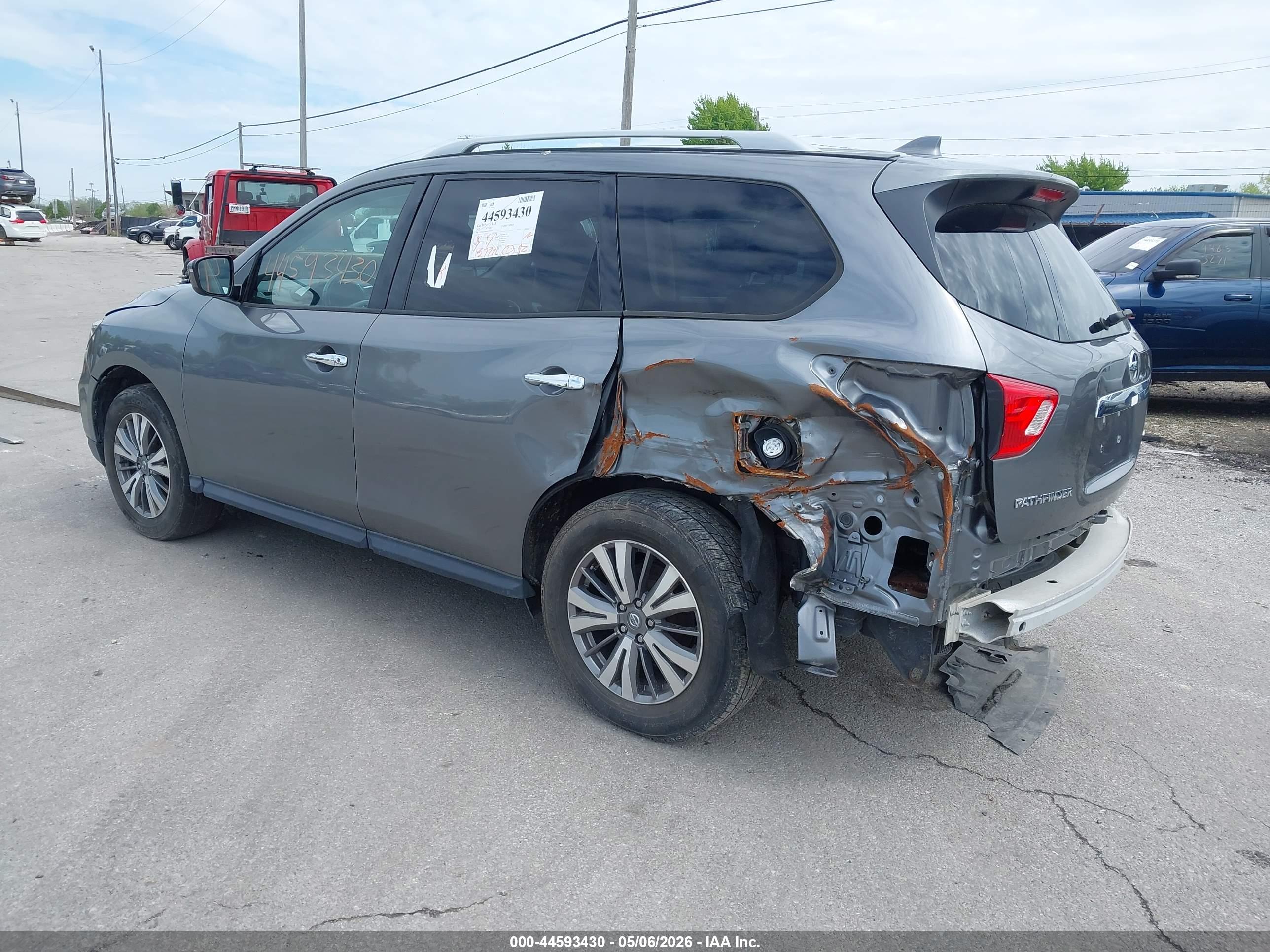 NISSAN PATHFINDER image 3