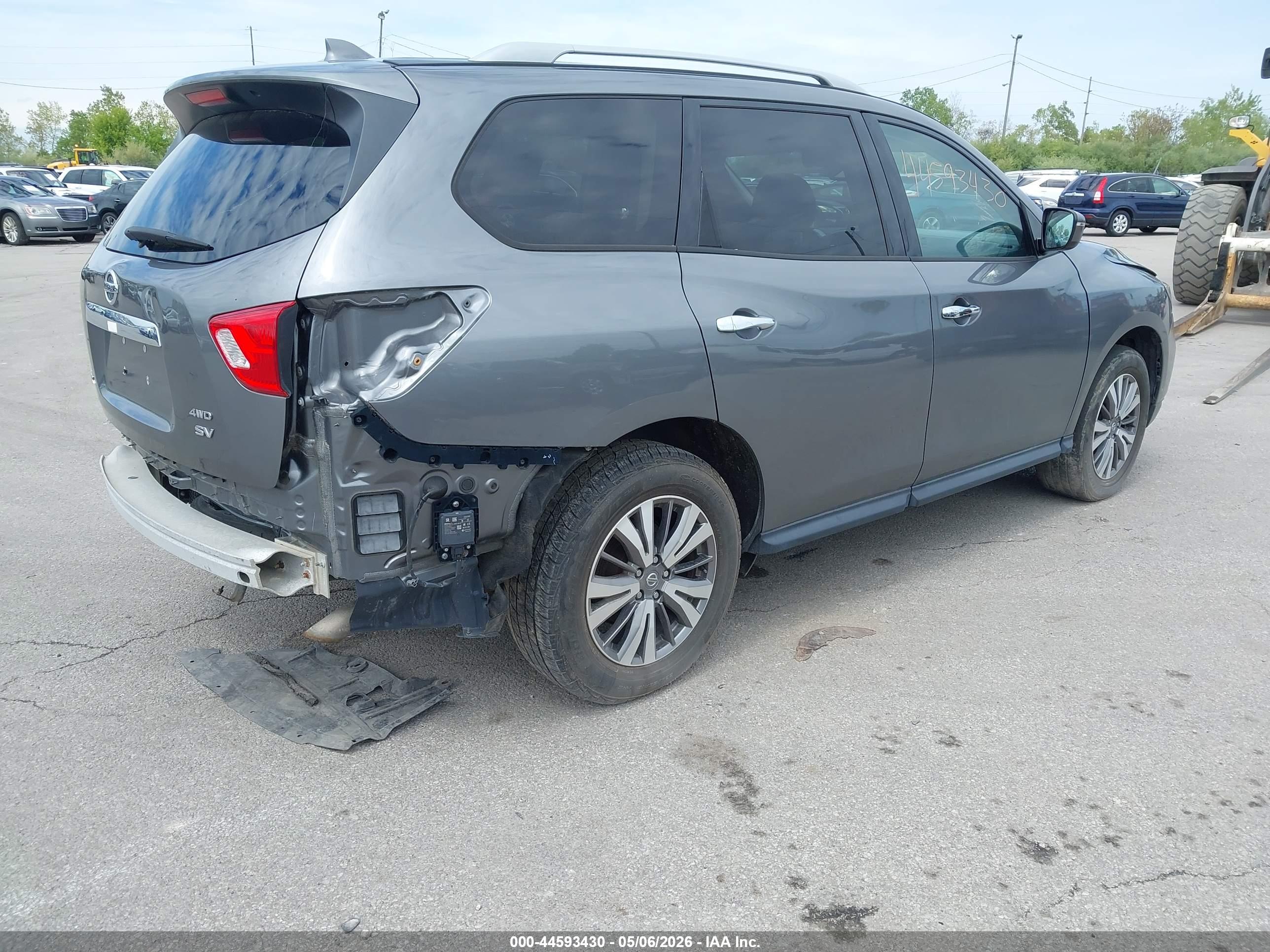 NISSAN PATHFINDER image 4