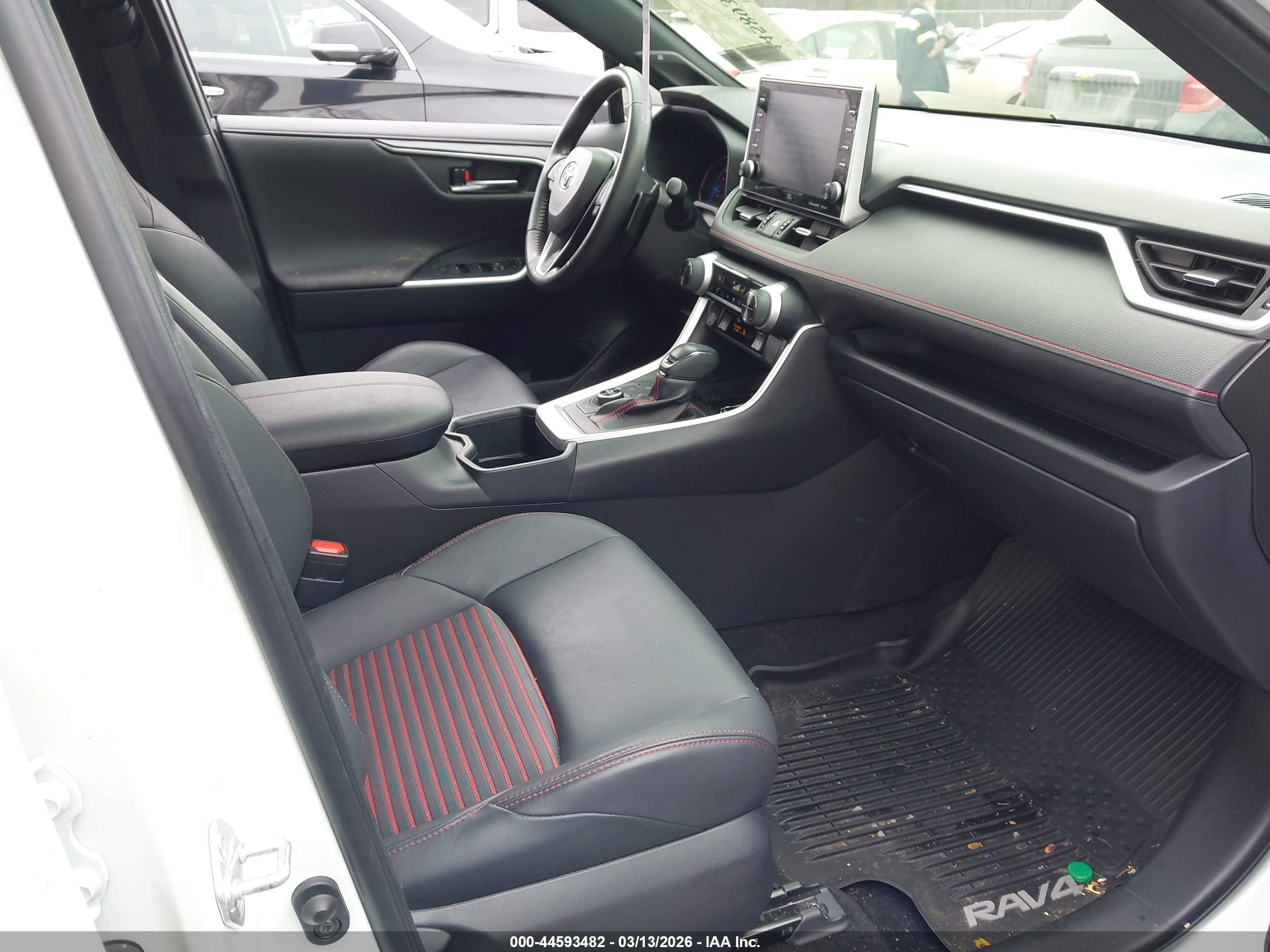 TOYOTA RAV4 image 5