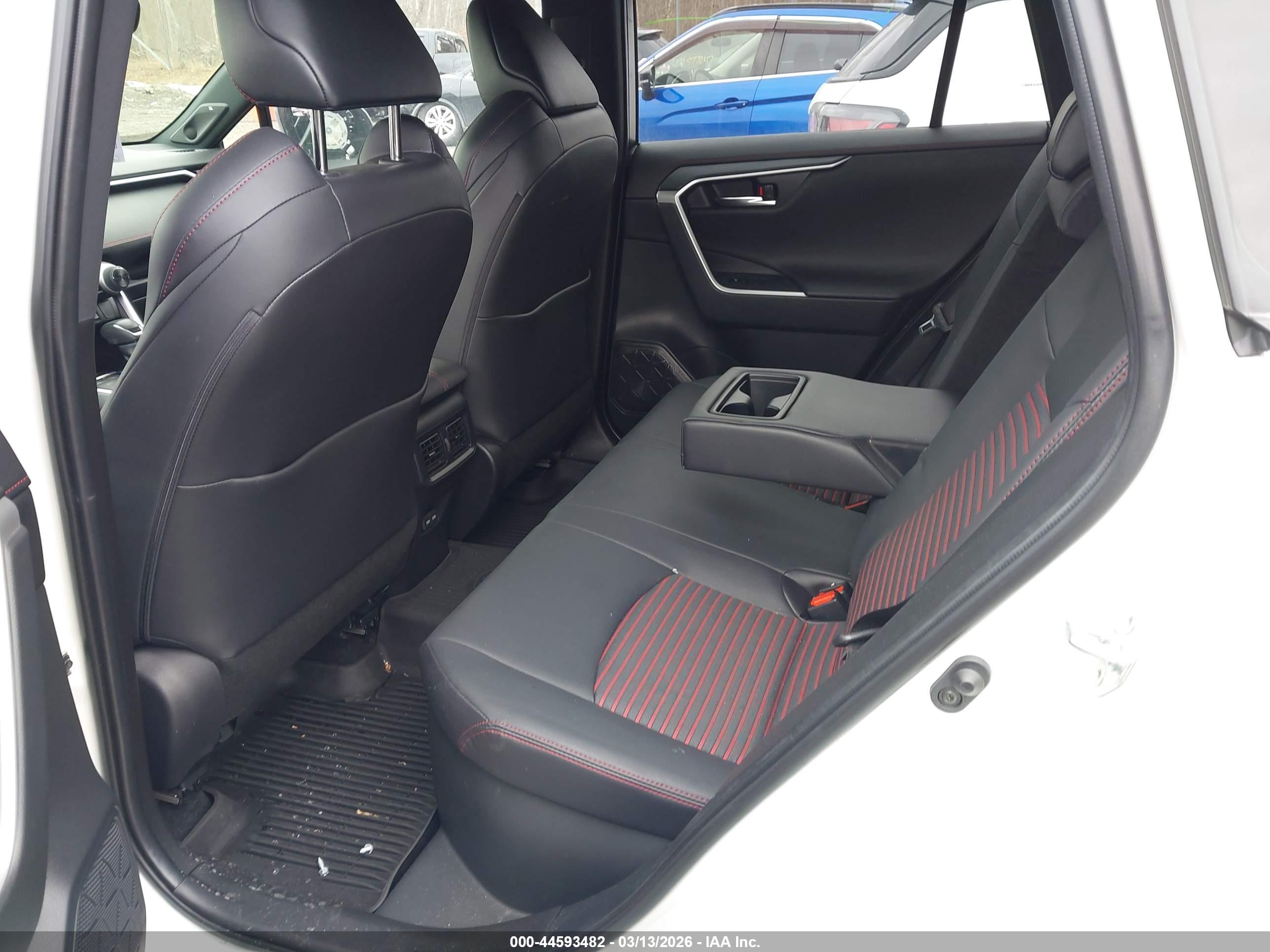 TOYOTA RAV4 image 8
